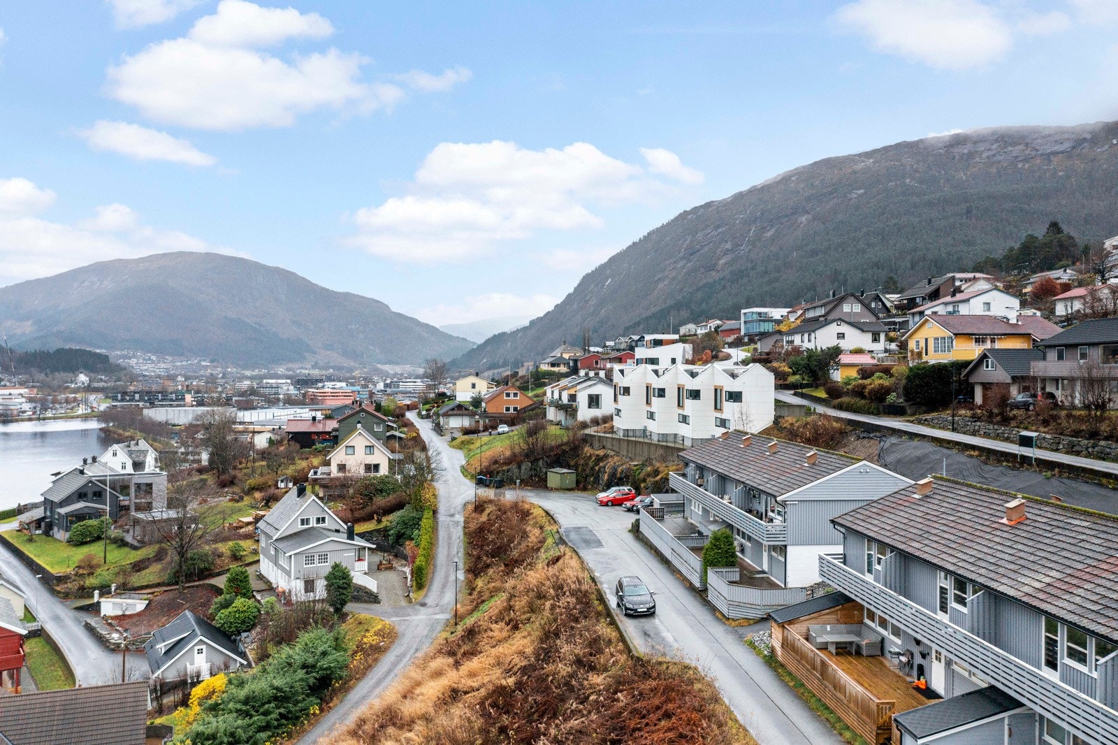 Boligen ligger sentralt plassert med gangavstand til sentrum Galleribilde