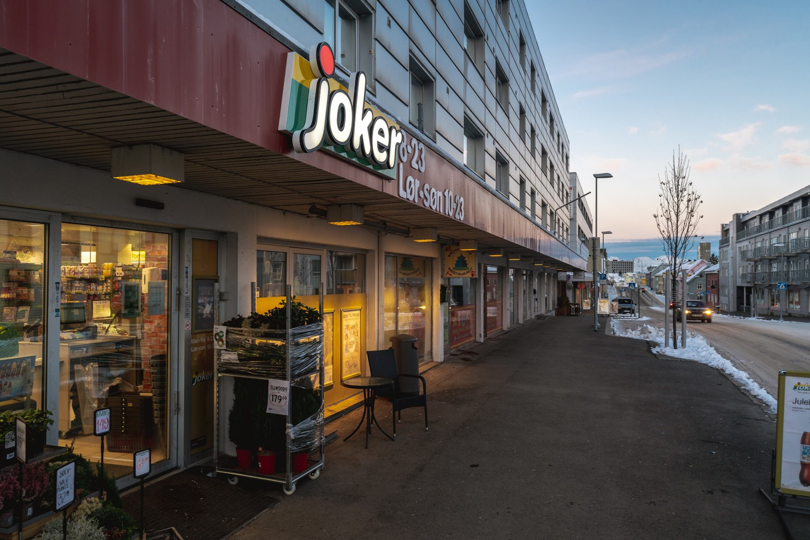 Umiddebar nærhet til søndagsåpen dagligvare.