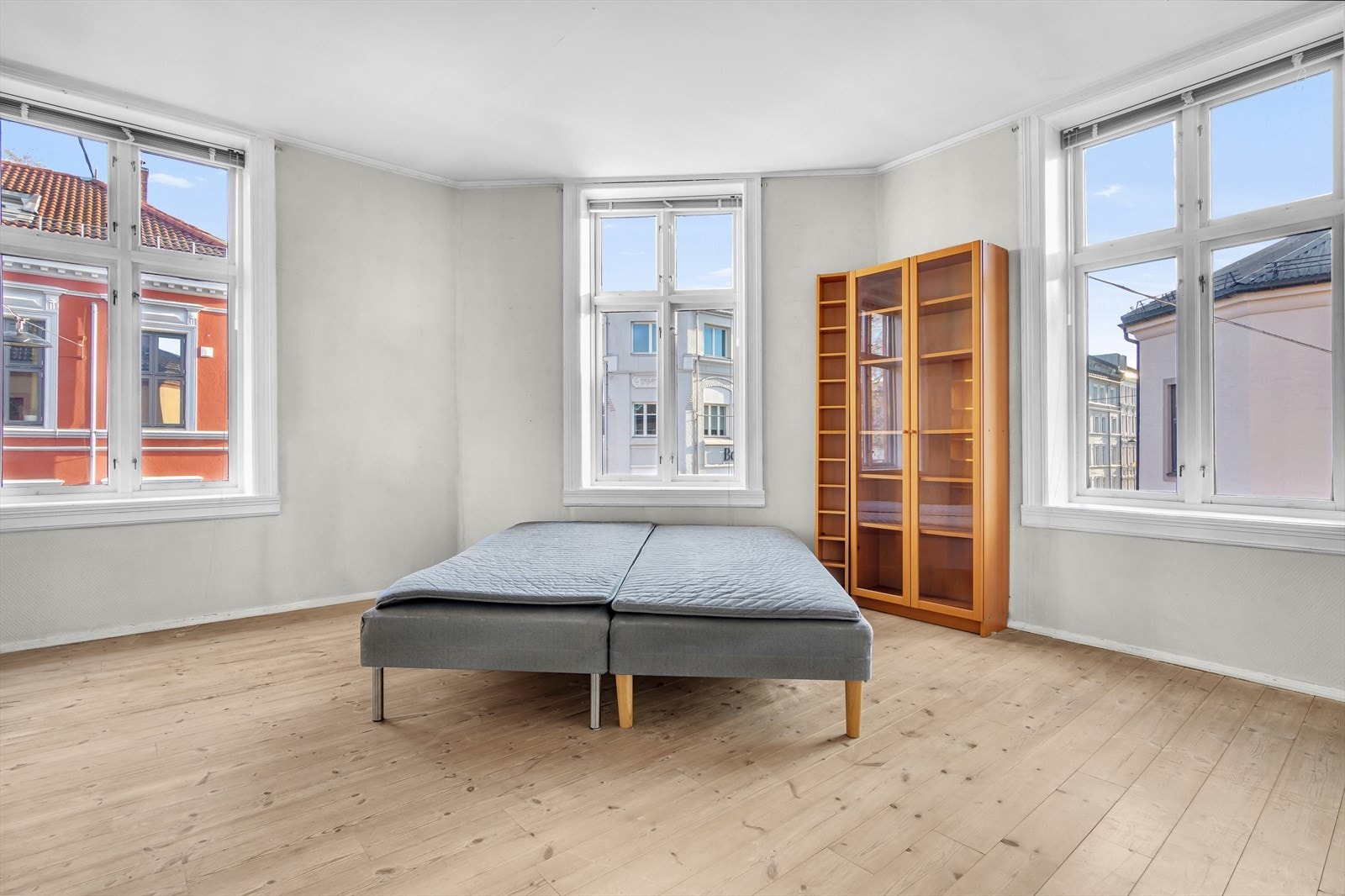 Velkommen til Thorvald Meyers gate 81 presentert av Bjørn Johan Grini ved Nordvik. Galleribilde