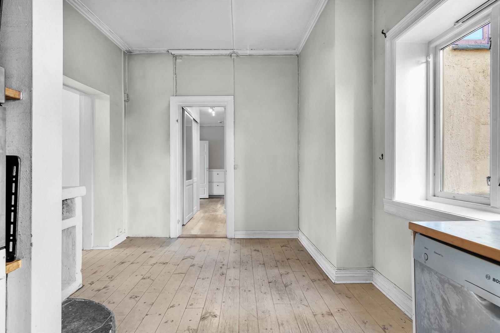 Døren mot gangen kan stenges for å få plass til garderobeløsning. Galleribilde