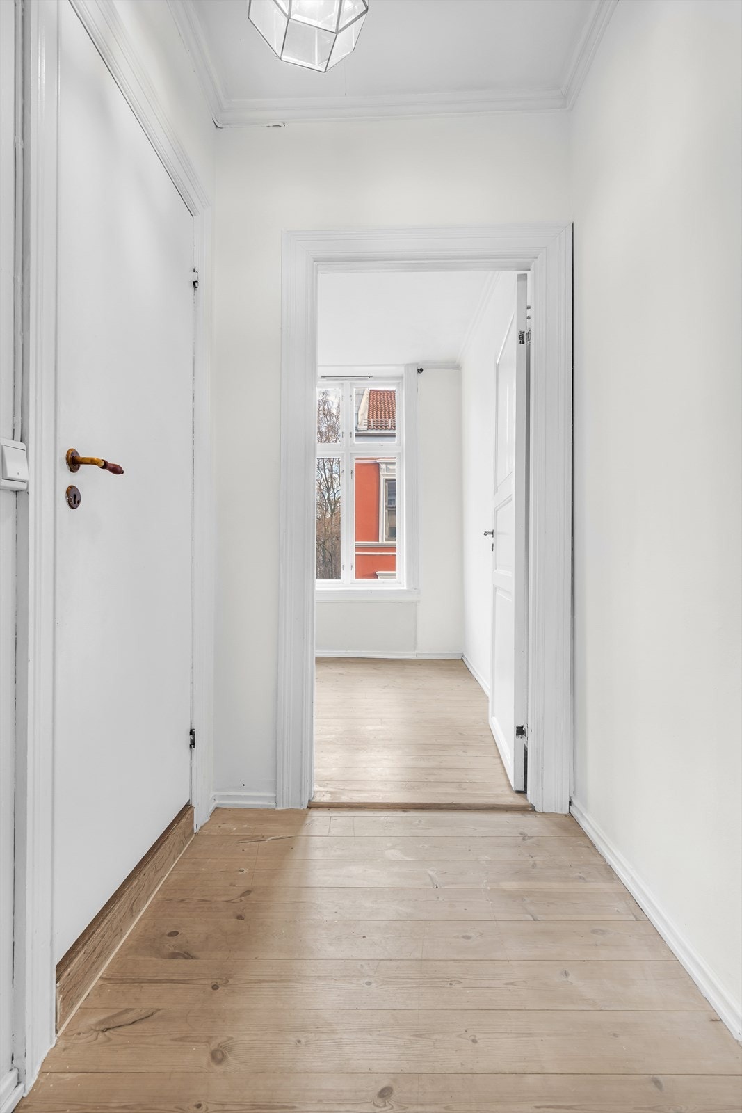 Mulig å etablere ny gjennomgang til stue mellom soverommene ut mot stuen Galleribilde