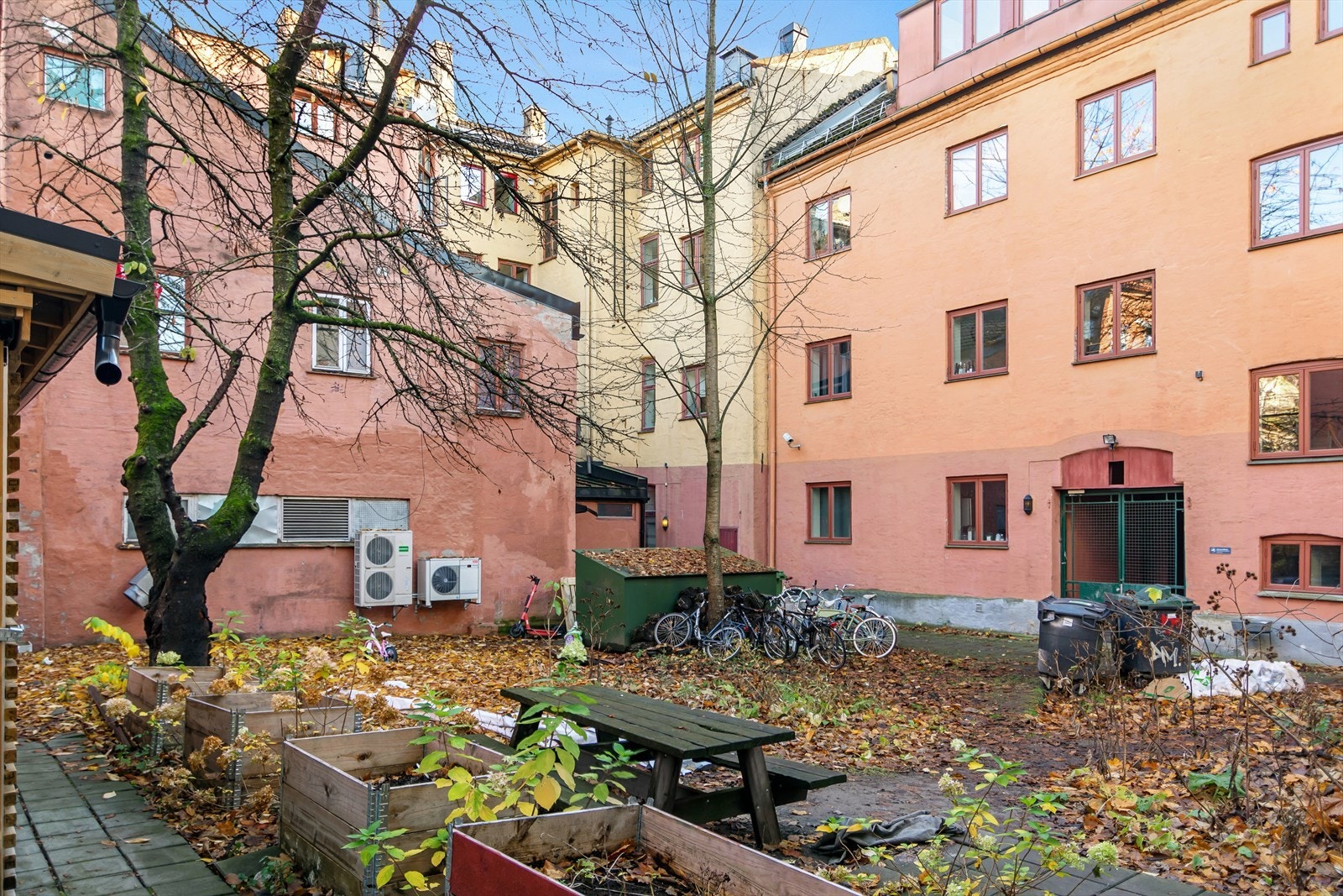 Bakgård Galleribilde