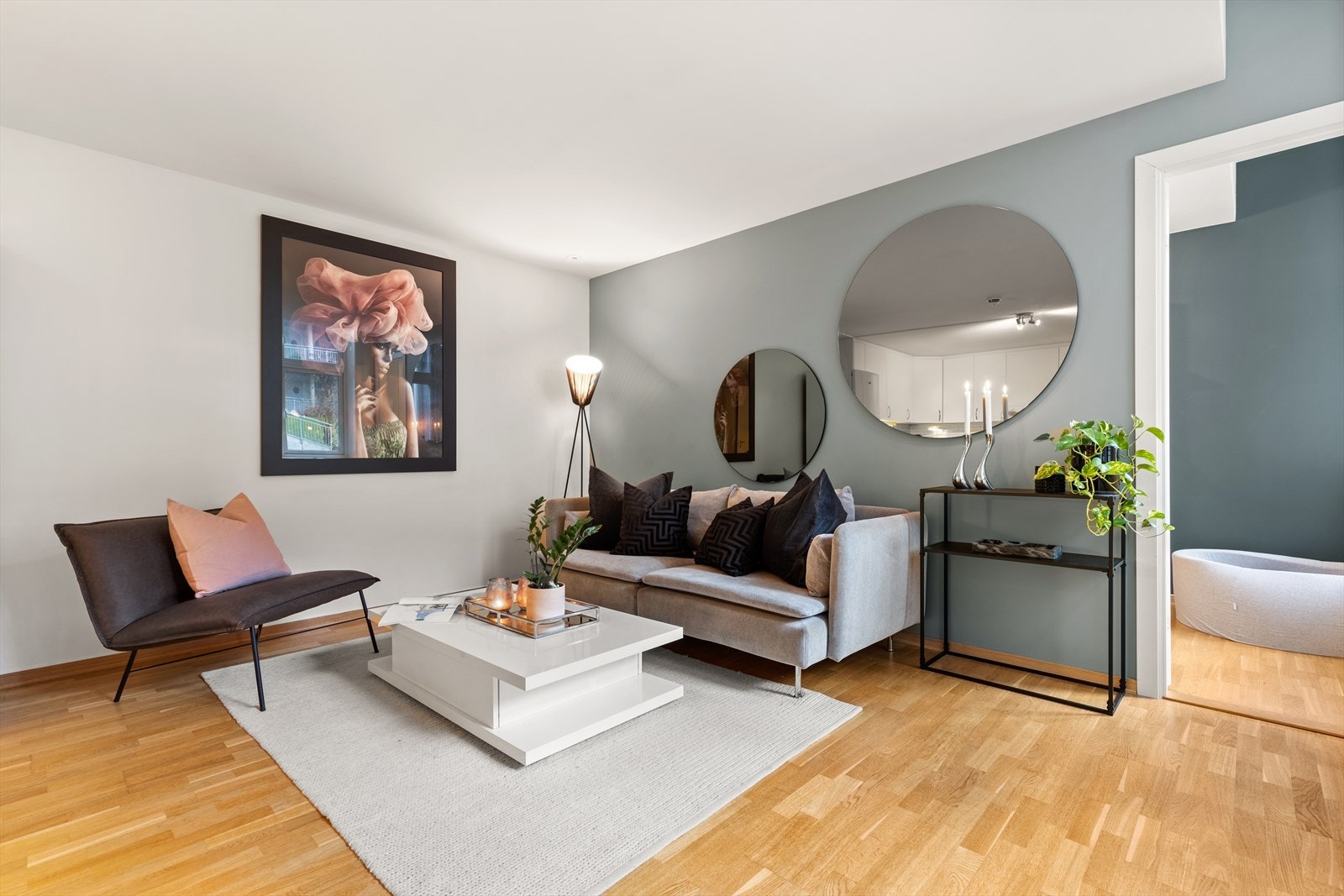 Den store stuen gir rom for flere ulike soner Galleribilde