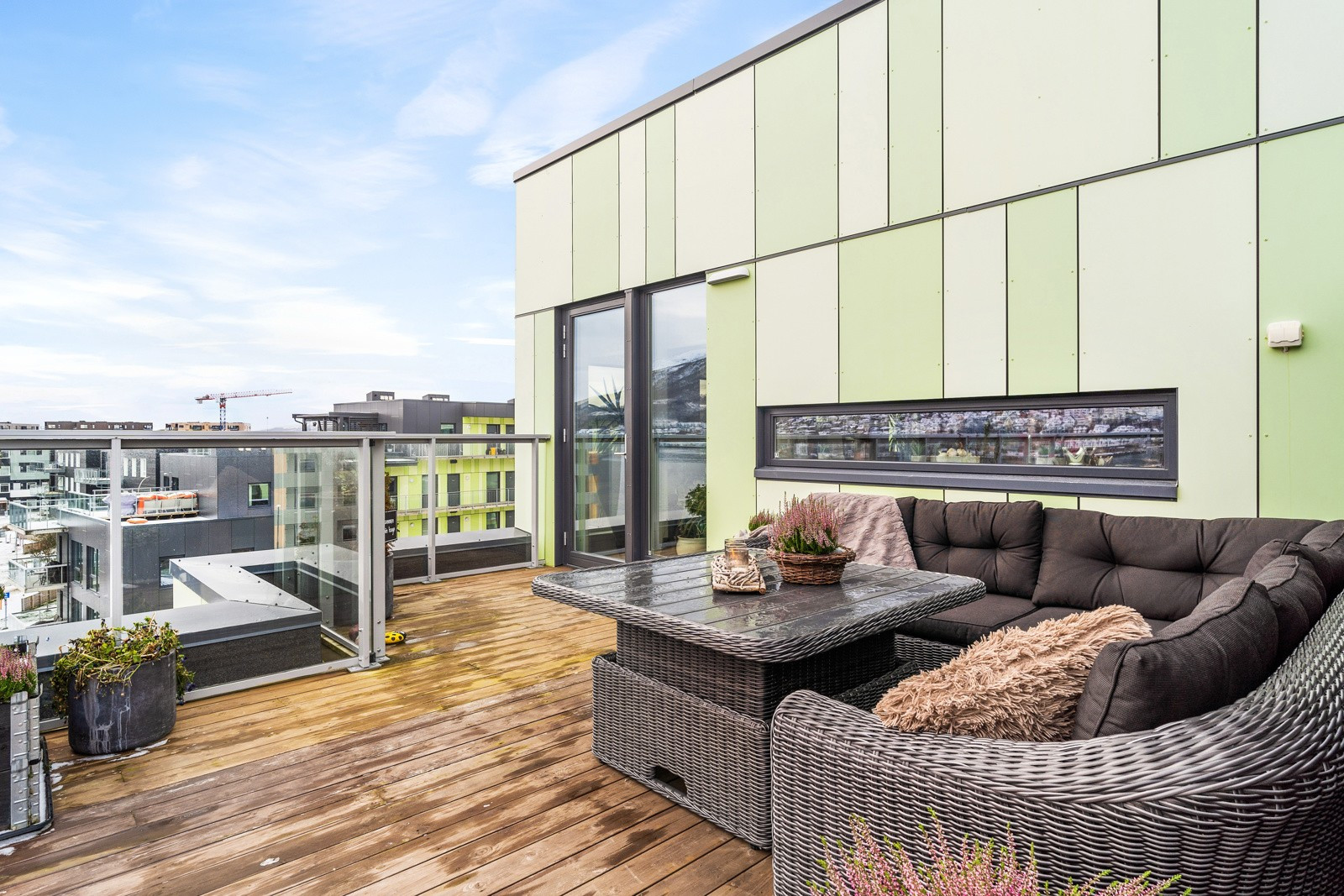 Velkommen til Strandvegen 94 - Frontleilighet med takterrasse