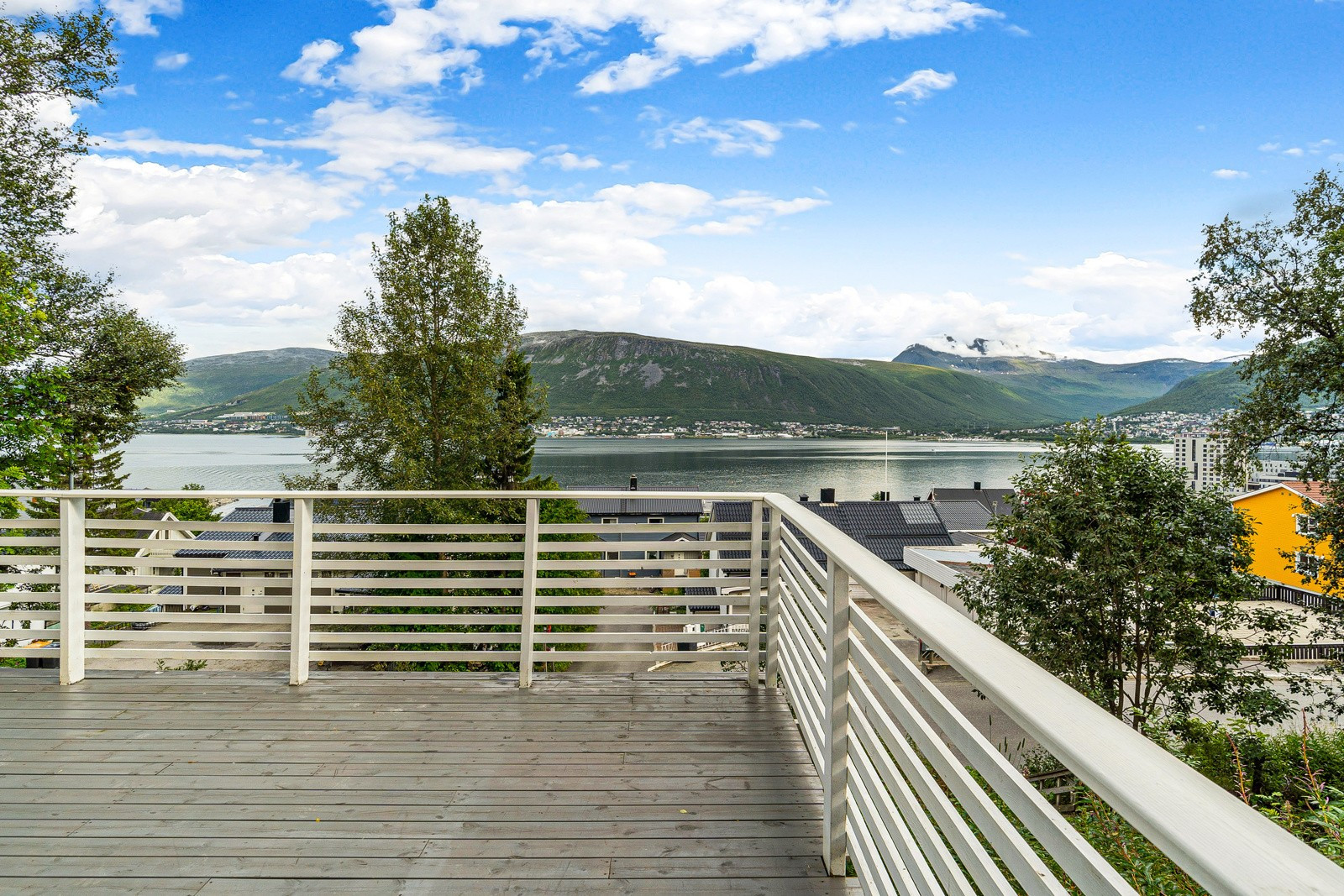Her får du veranda på hele 45 kvm med fantastisk utsikt og gode solforhold.