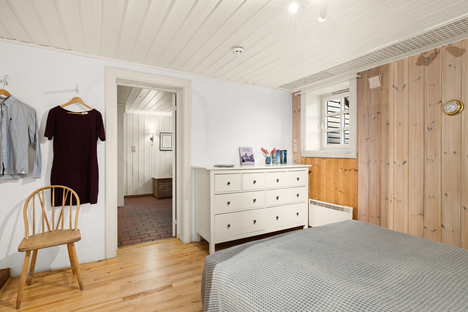 Flere oppbevaringsløsninger gjør det enkelt å holde orden. Galleribilde