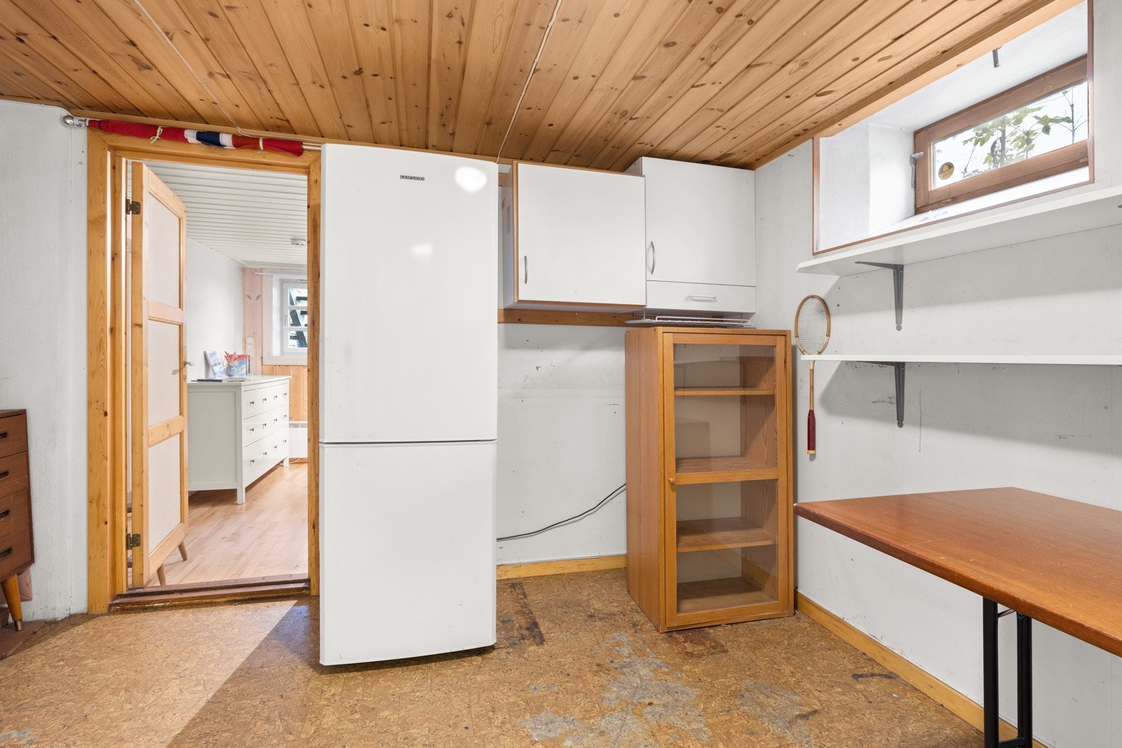 Videre byr underetasjen på to romslige boder. Galleribilde