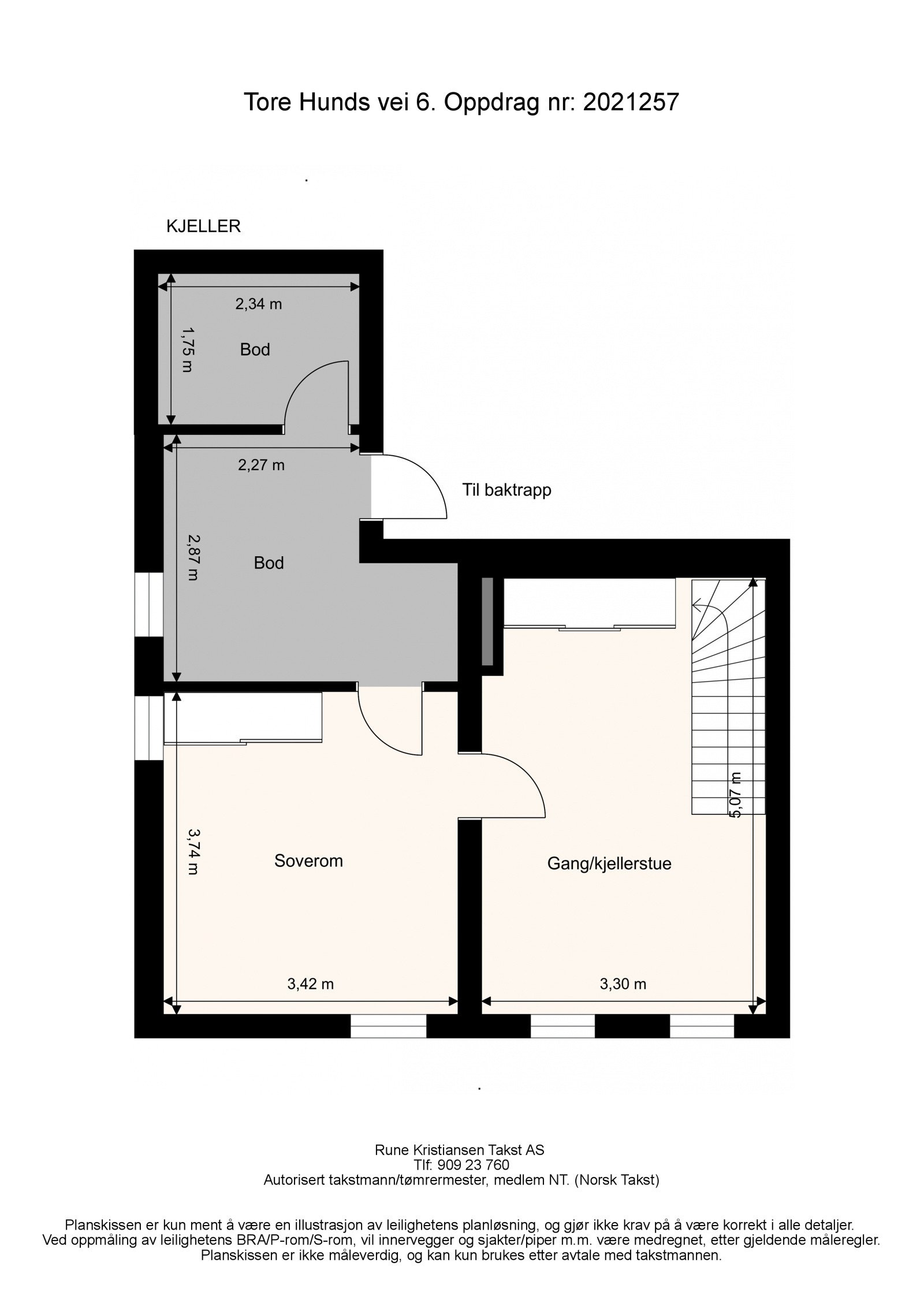 Innredning av kjelleren ble byggemeldt og godkjent med ferdigattest i 1984. Faktisk planløsning avviker fra godkjente tegninger, se vedlagte byggesak med tegninger i prospektet. Galleribilde