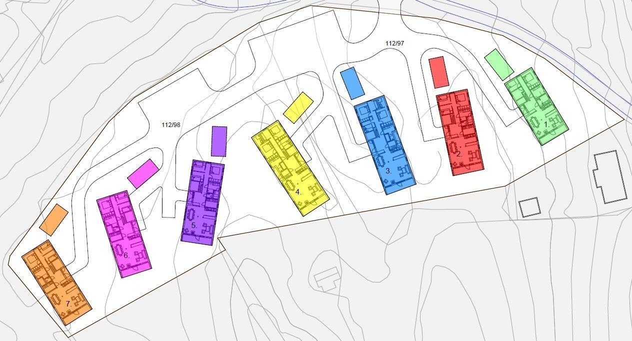 Situasjonskart med hytte og bod. Mulighet for å kjøpe frittstående bod i samme røffe utrykk som hytta. Galleribilde