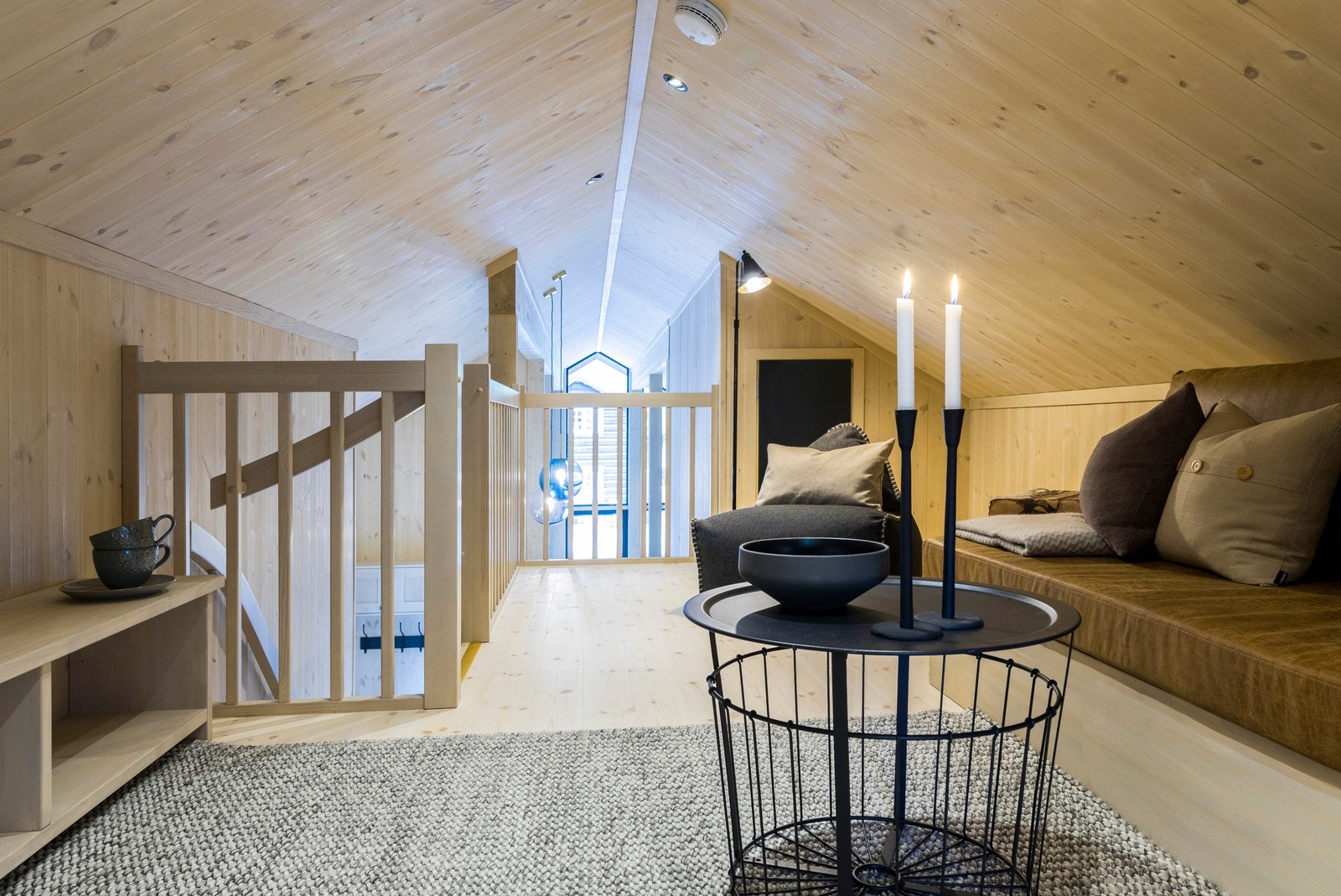 Åpent og lyst hemsareal ned mot gangen. Galleribilde