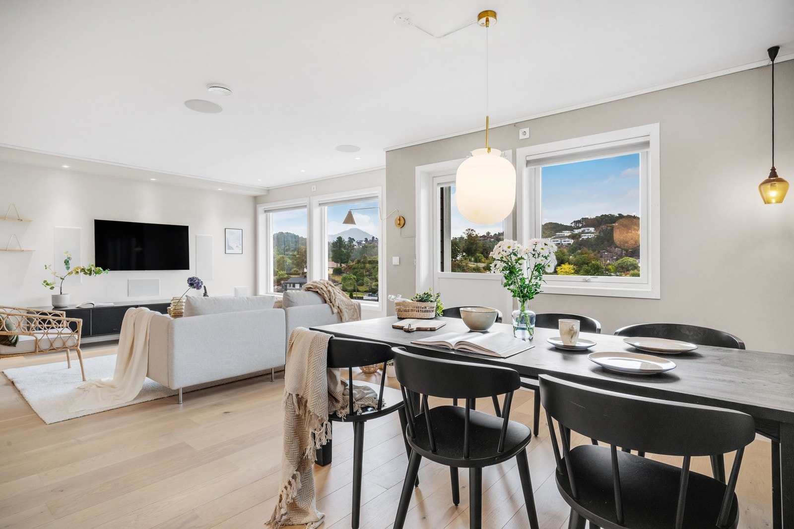 Velkommen til Håkonshellaveien 137E! Presenteres av Kaland & Partners ved Petter Krantz. Galleribilde