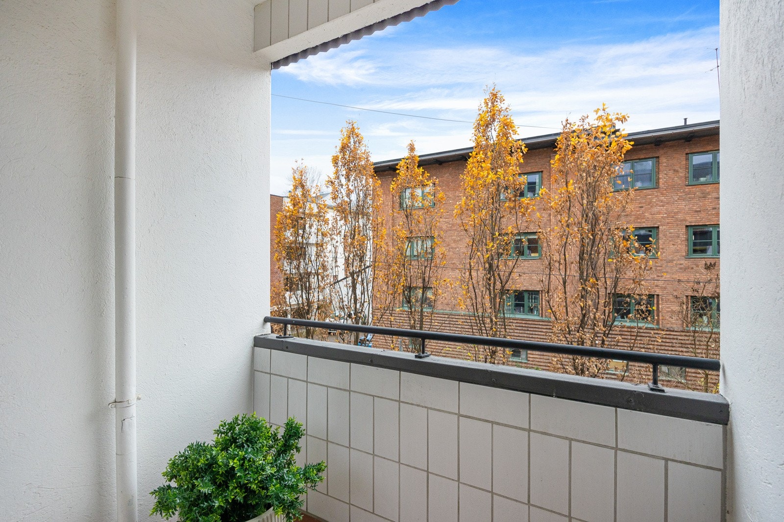 Fra stuen er det utgang til syvestvendt balkong Galleribilde