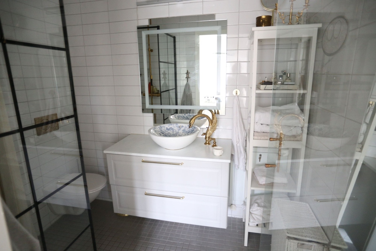 Glassdør inn til bad Galleribilde