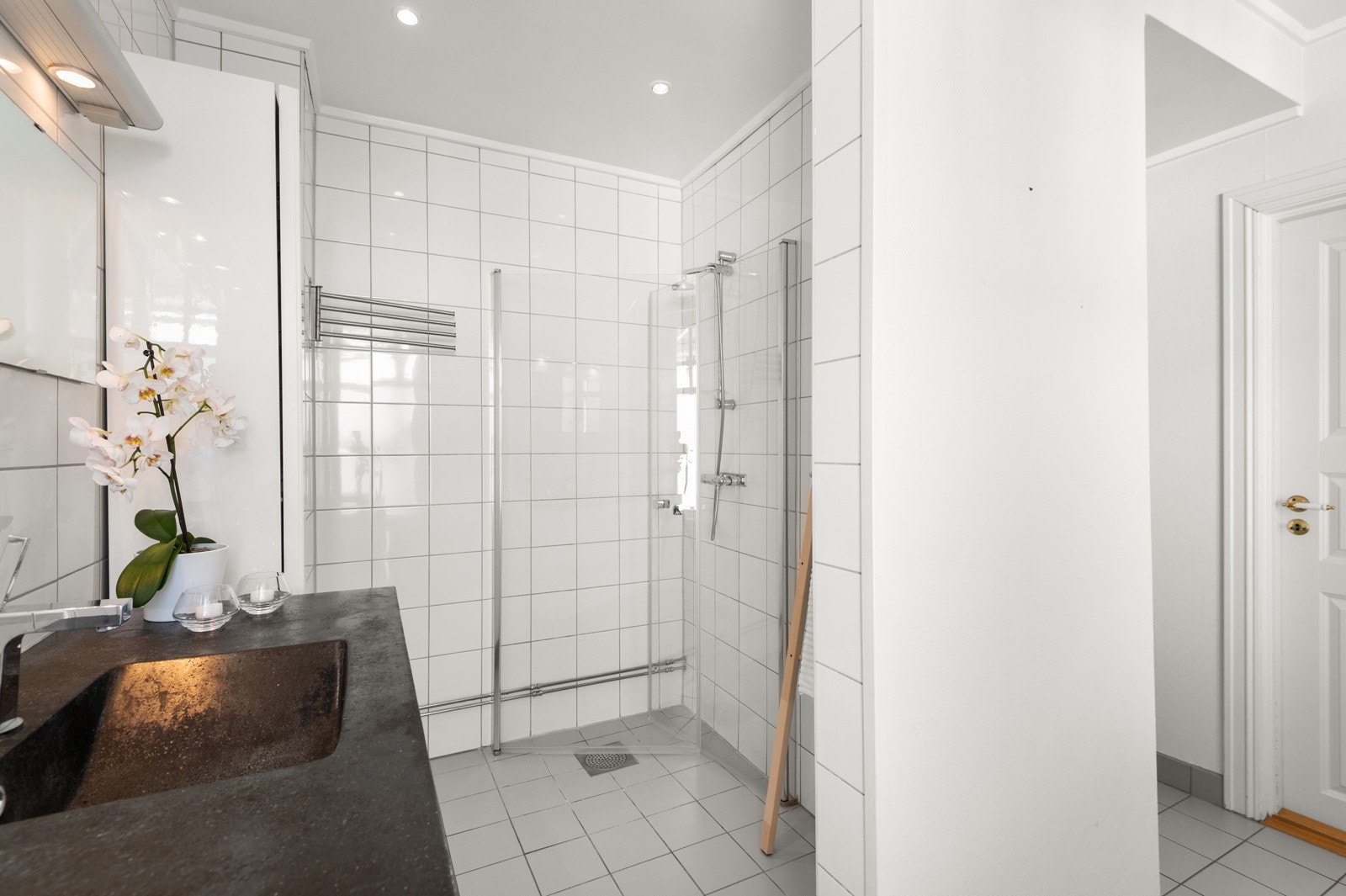 - Takstmann har foretatt fuktsøk i badet, ingen unormale verdier ble registrert - Galleribilde