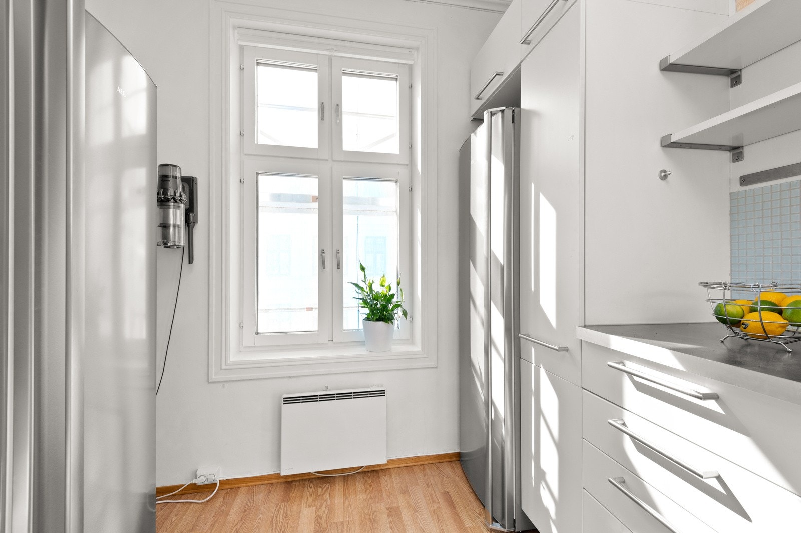 - Stort vindu med hyggelig utsikt - Galleribilde