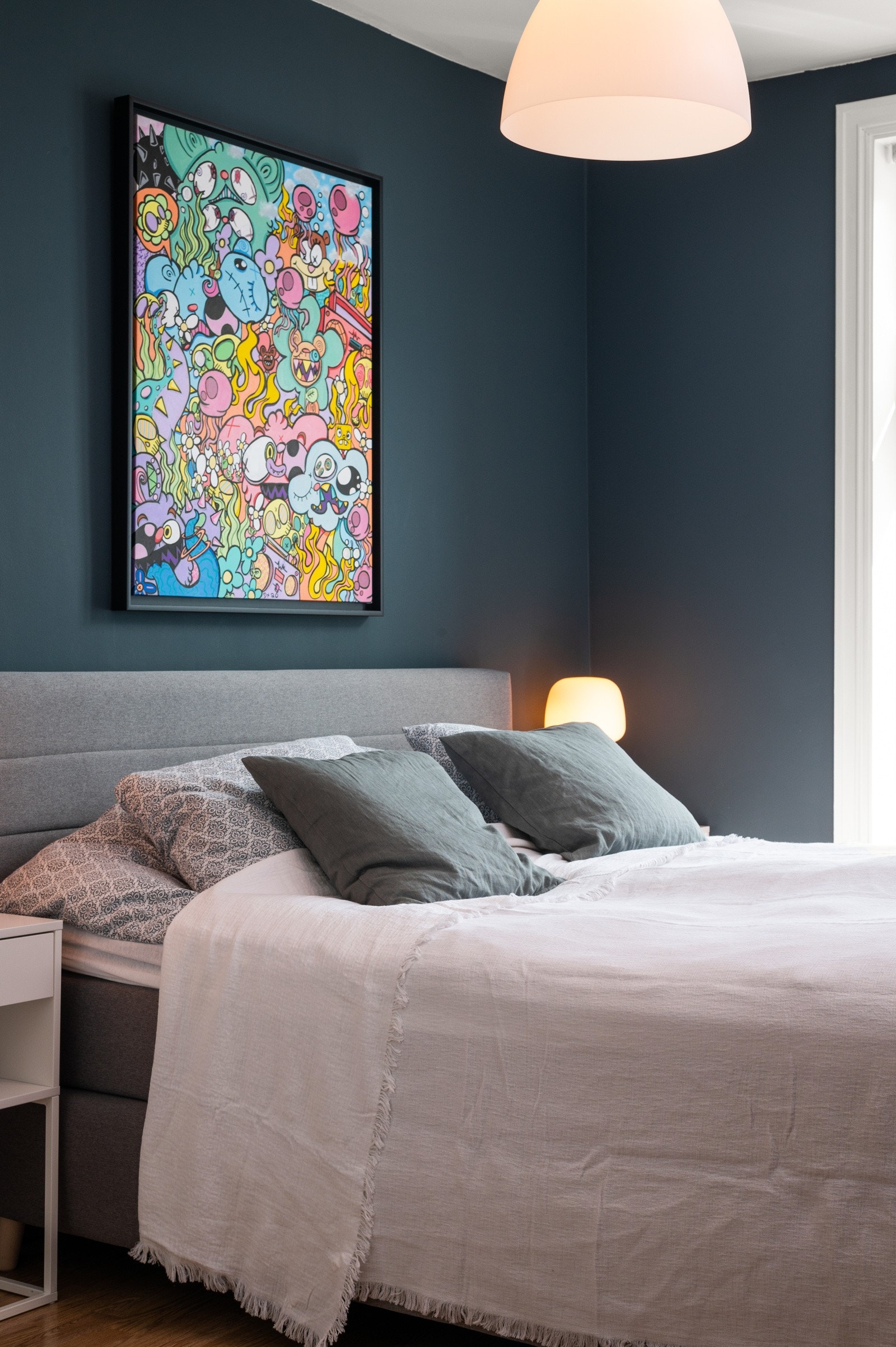 - Laminat på gulv, malte vegger og himling - Galleribilde