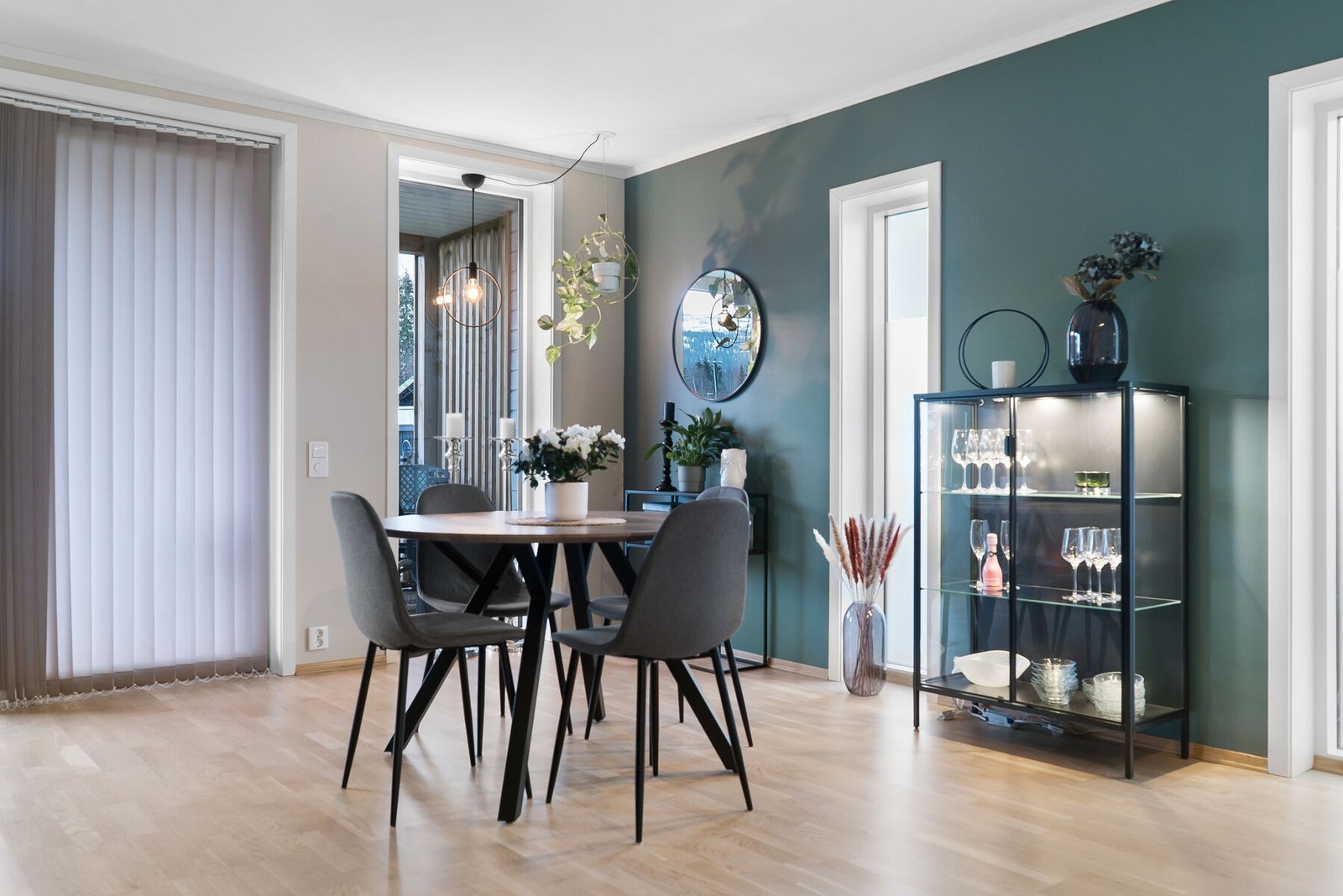 God plass til større spisebord om du skulle ønske det. Galleribilde