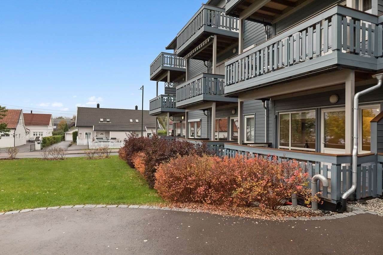 EiendomsMegler 1 v/Line Evensen ønsker deg velkommen til Øvre Kjellerstuvei 8 Galleribilde