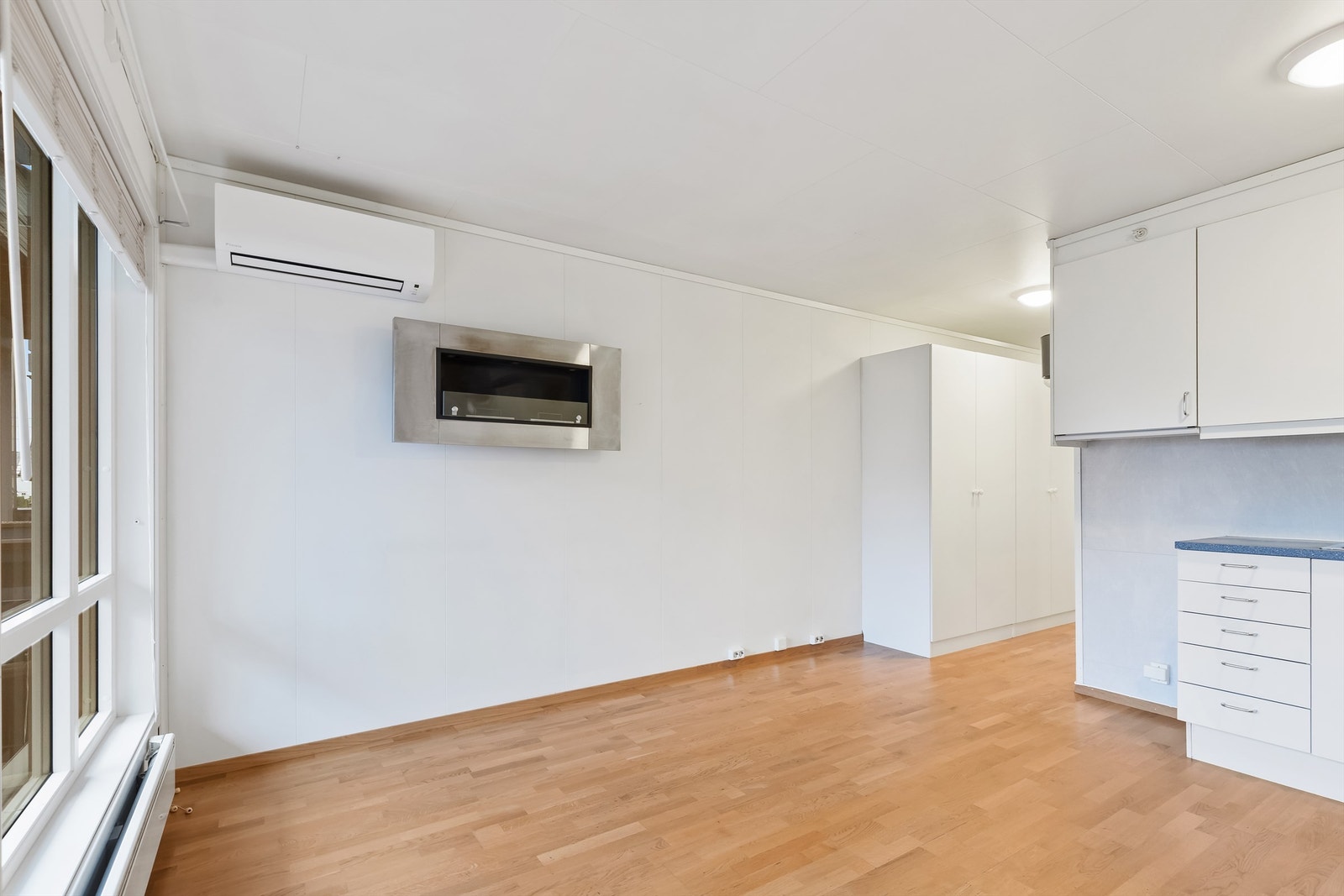 Biopeis er montert på veggen. Galleribilde