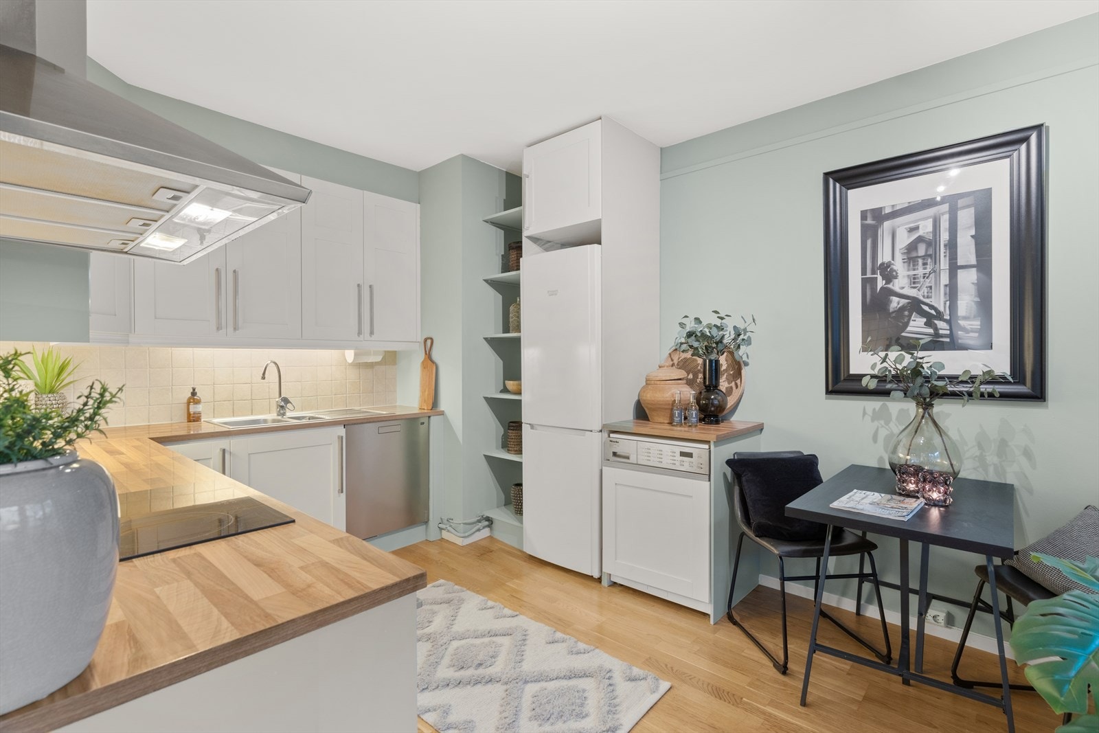 Luftig og romslig spisekjøkken. Galleribilde