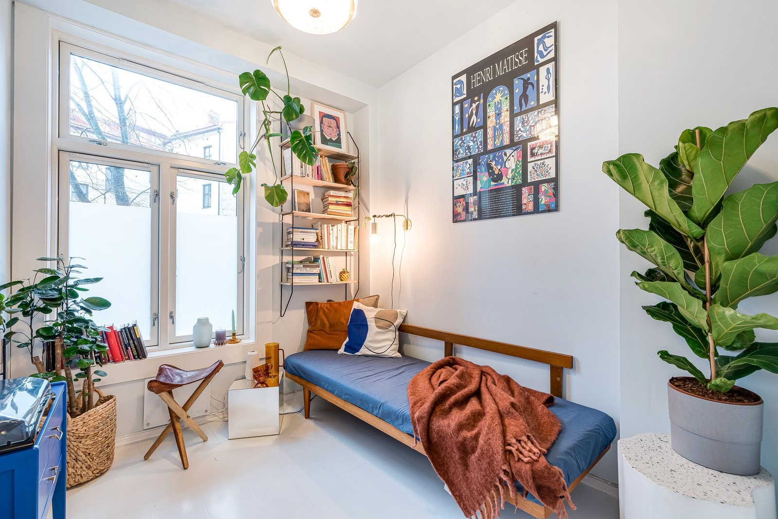 Soverommet fungerer i praksis som to rom. Ett soverom, og ett oppholdsrom. Genialt når man har flere gjester på besøk. Galleribilde