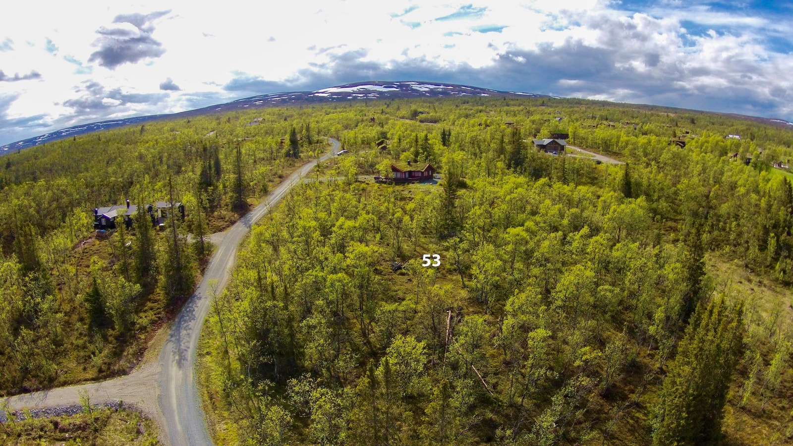 Tomt 53 er flott plassert i midtre del av hyttegrenda. Galleribilde
