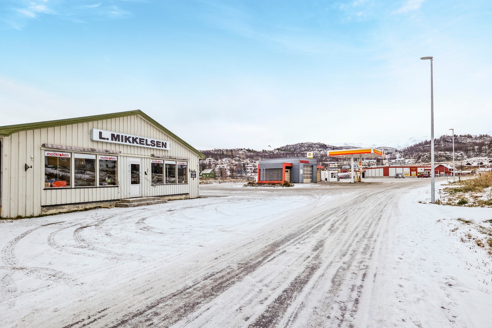 Handelstranda 8 - Bensinstasjon med vaskehall på naboeiendommen Galleribilde