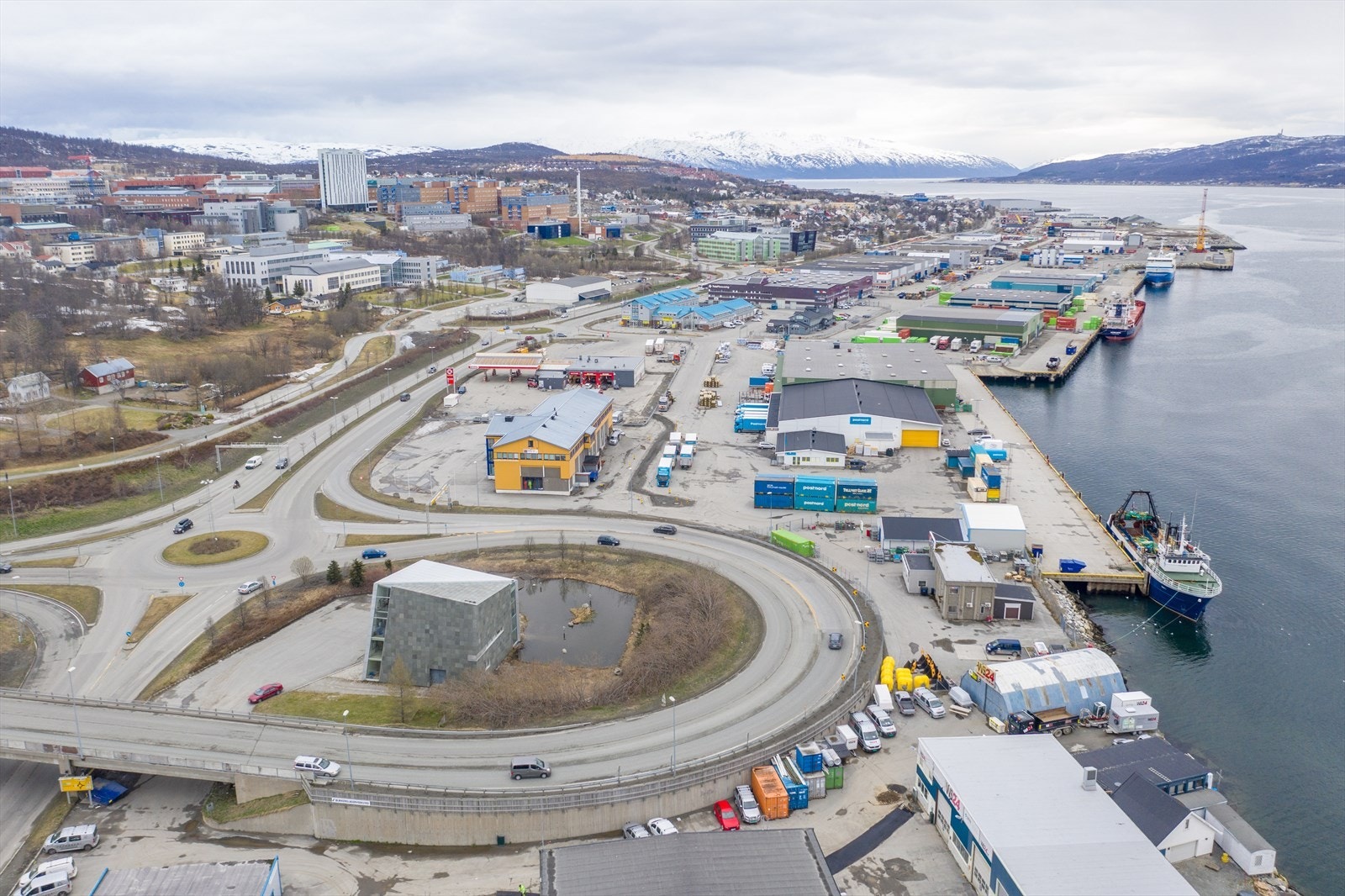 Terminalgata 10 har meget god beliggenhet midt i Breivika nært UNN, UIT og Siva Innovasjonssenter. Galleribilde