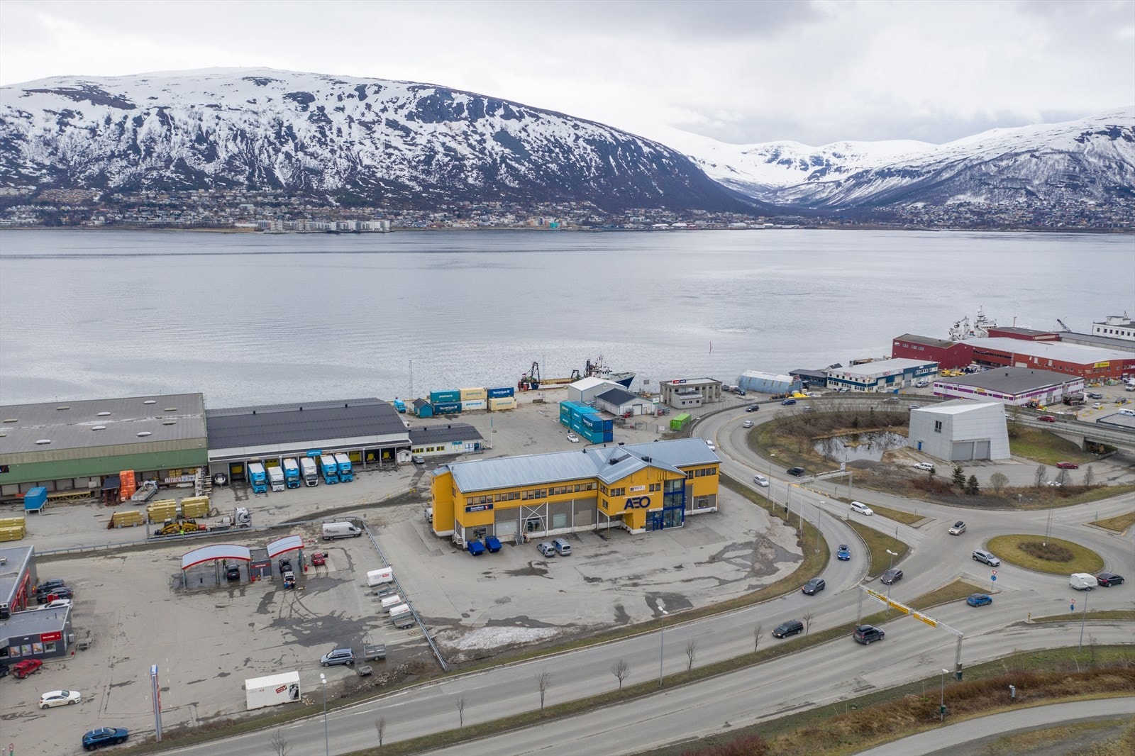 Det er planlagt et nytt lagerbygg på eiendommen. Det vil fortsatt være rikelig med parkering. Galleribilde