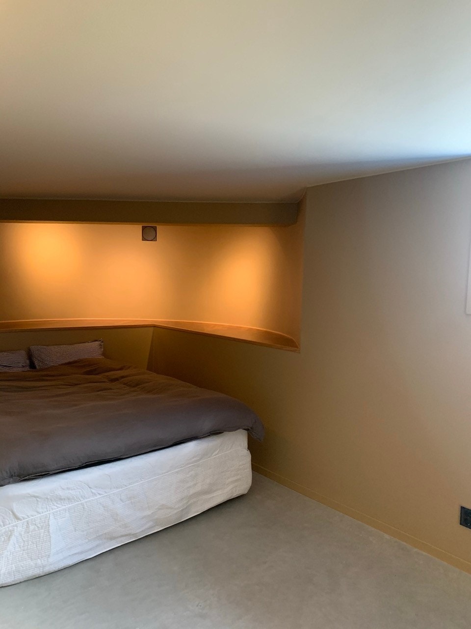 Bedroom in basement Galleribilde