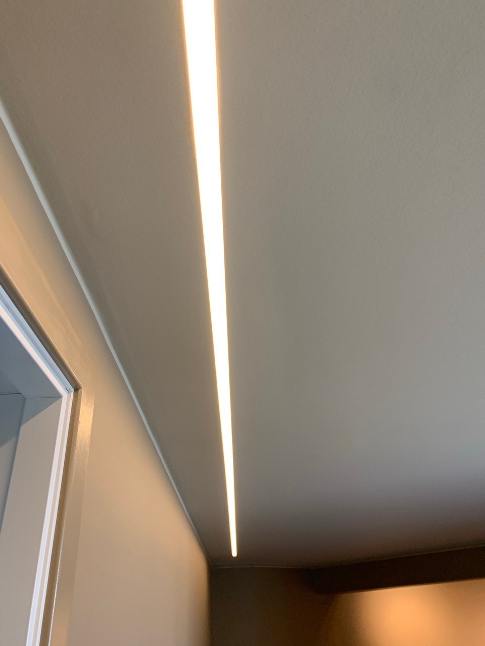 Light in basement. Galleribilde