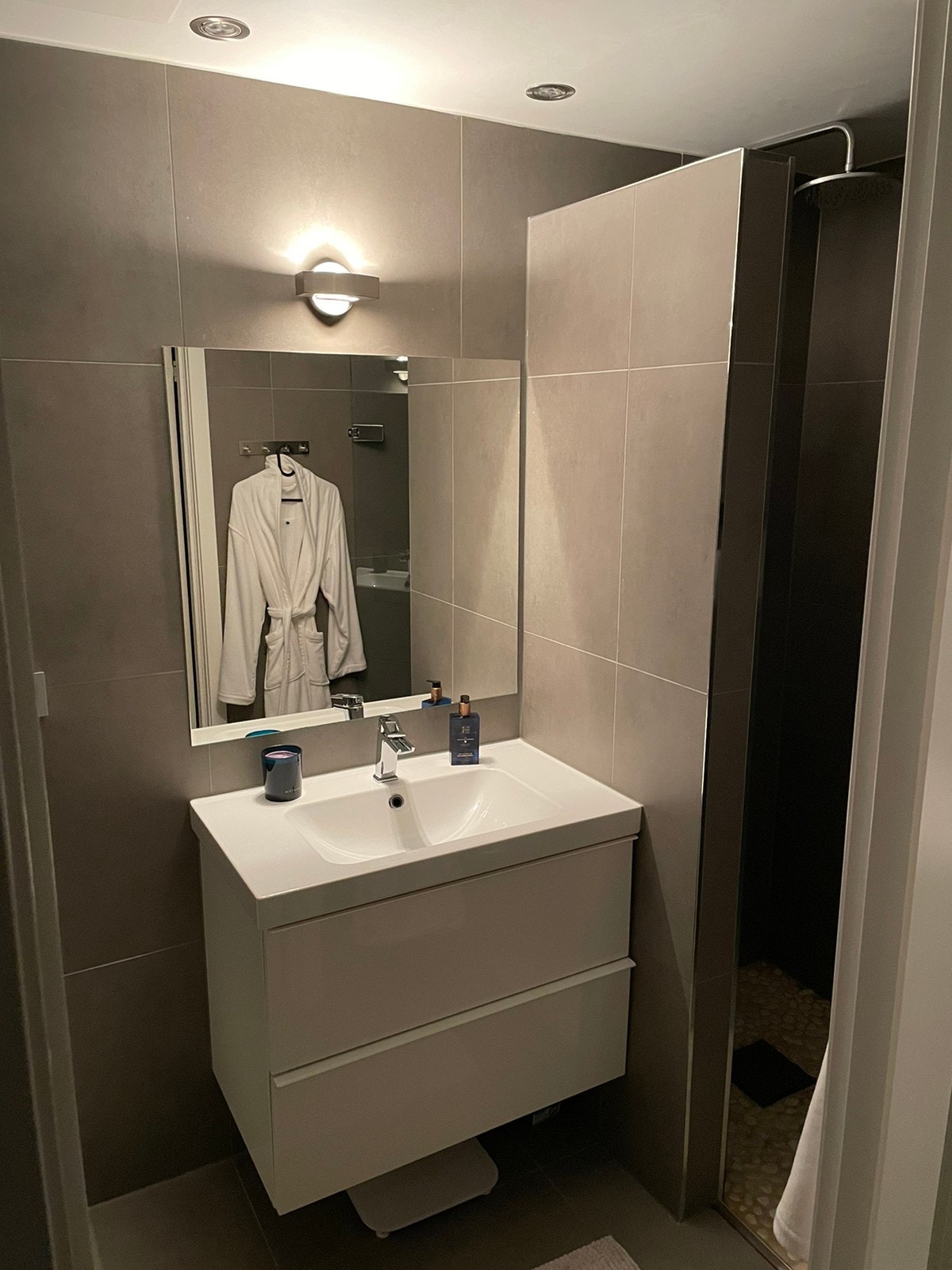 Bad med inngang fra soverommet Galleribilde