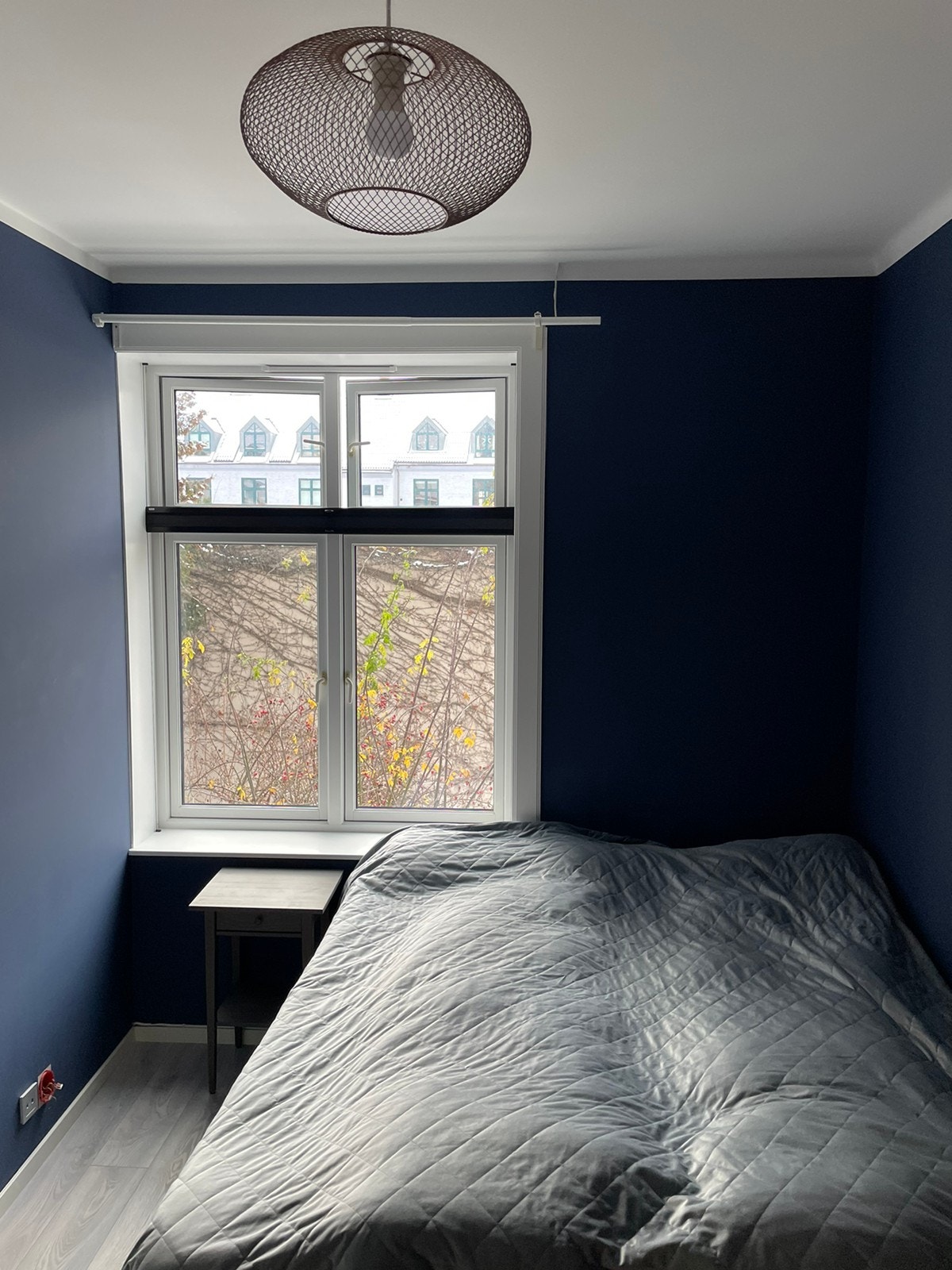 Bildet er fra en tidligere tagning, så sengen på bildet er ikke sengen som følger med Galleribilde