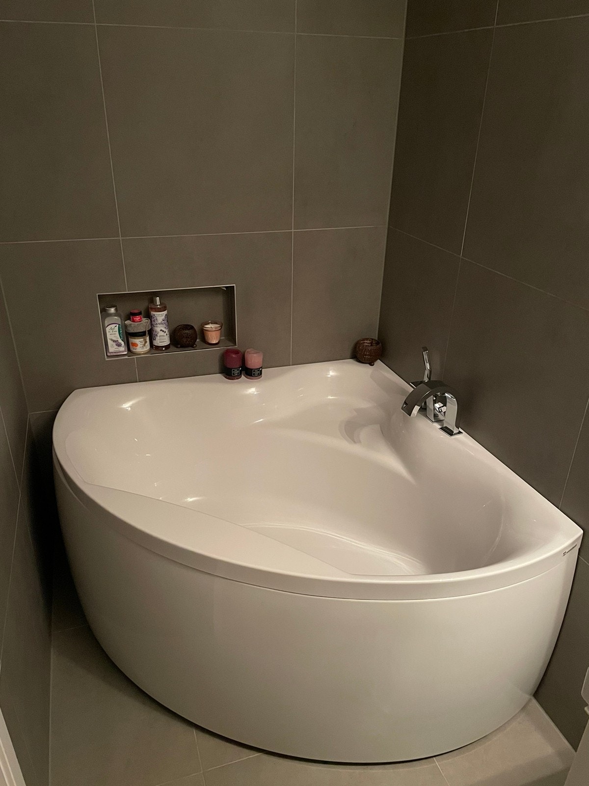 Badet har badekar Galleribilde