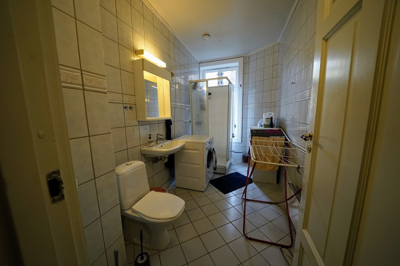 Badet sett fra gangen Galleribilde