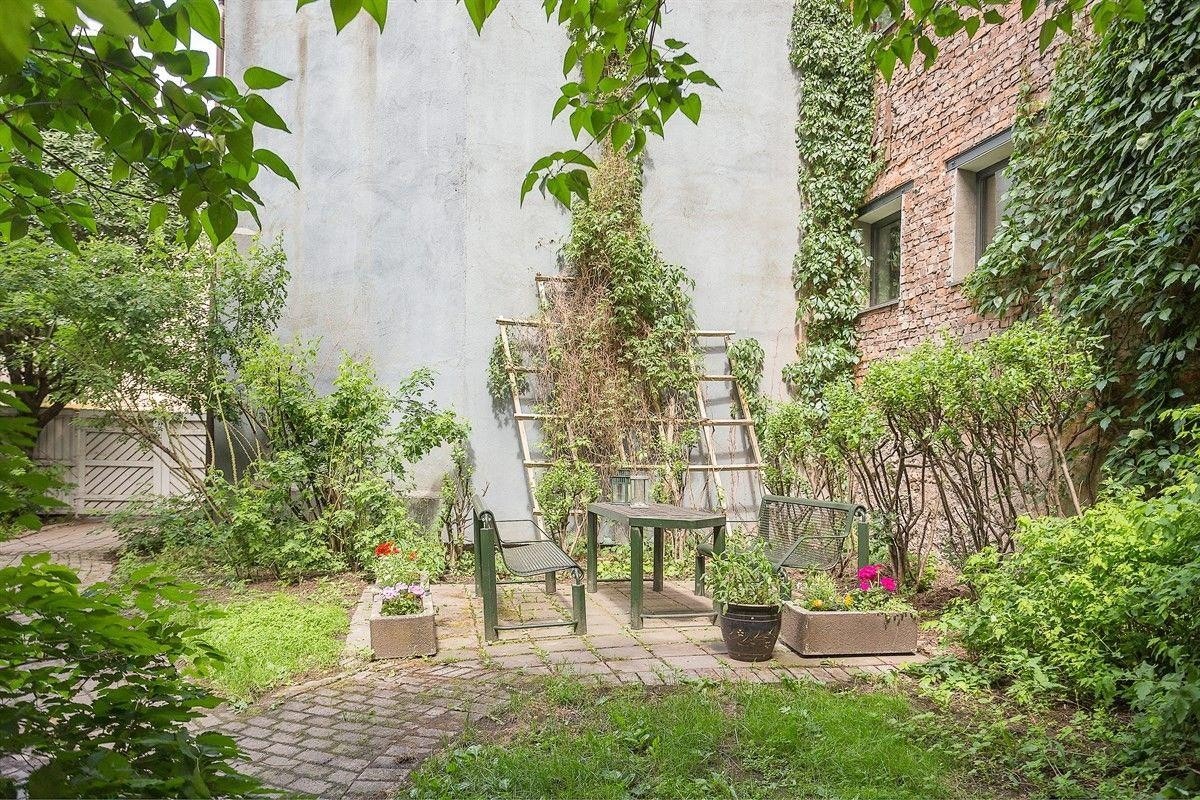 Hyggelig bakgård til fri bruk Galleribilde