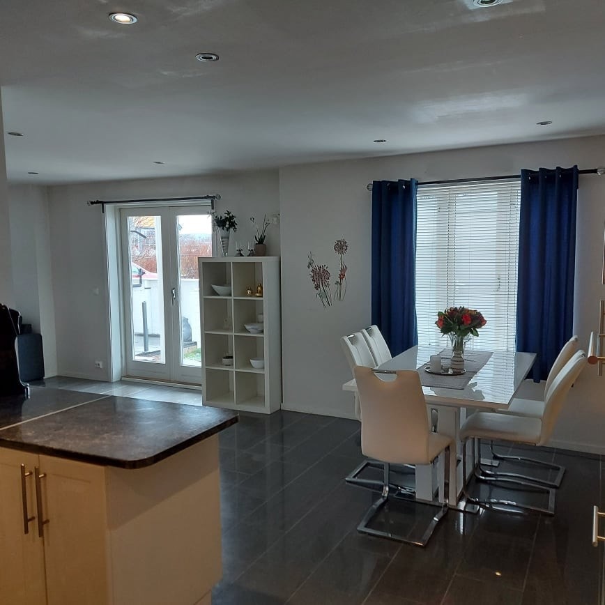 (spisebordet benyttes som stue areal v ombygging) Galleribilde
