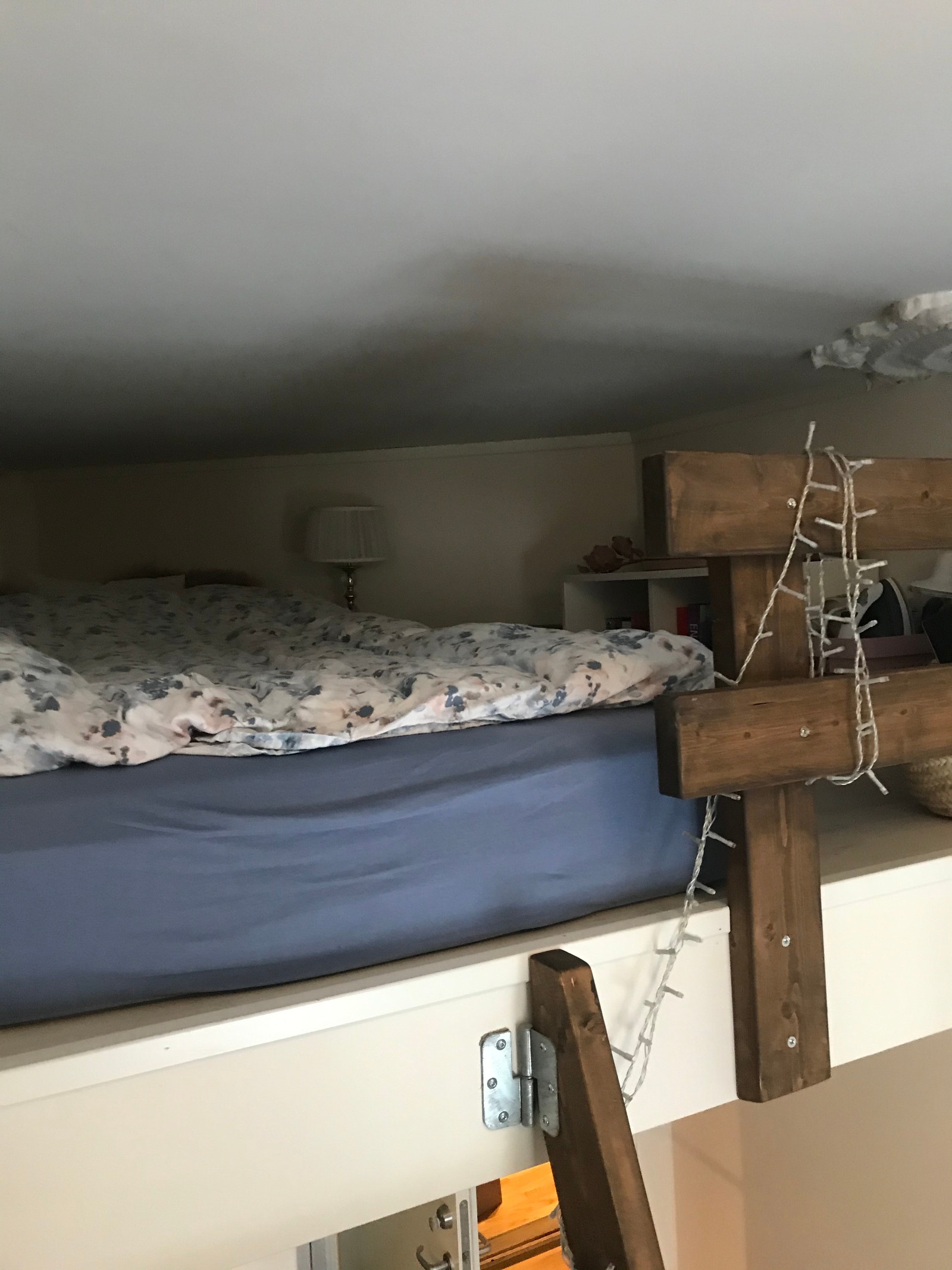 Sovehems på rom 2-5 med strømuttak og plass til 200 x 120 madrass (bildet er av rom 5) Galleribilde