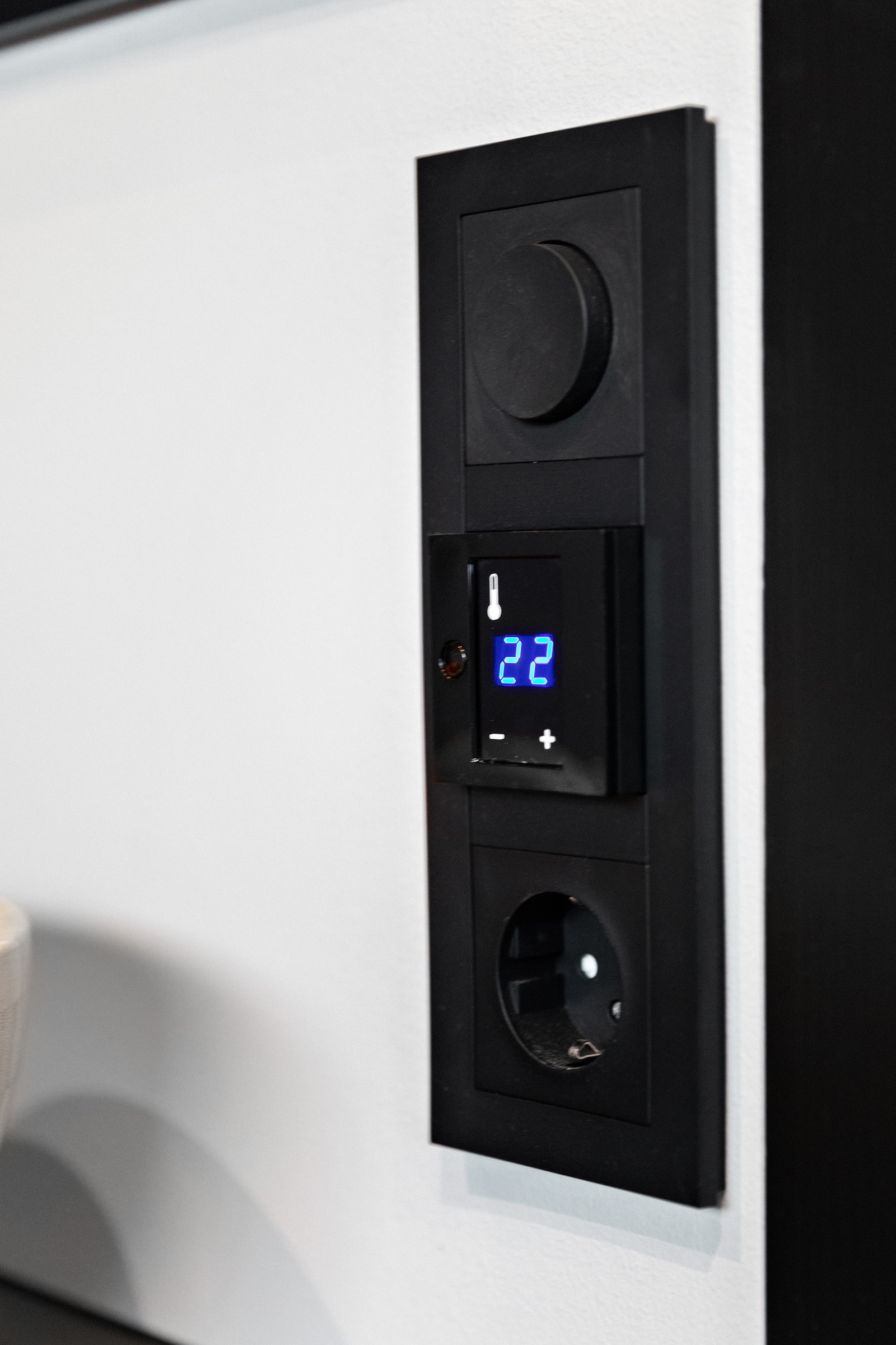 Detalj - gulvvarme med termostat Galleribilde