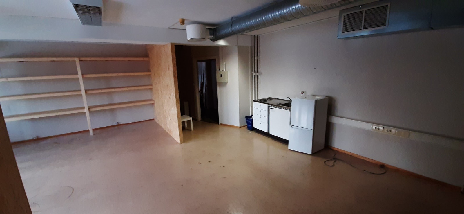 Lokale 1 dør ut til felles WC Galleribilde