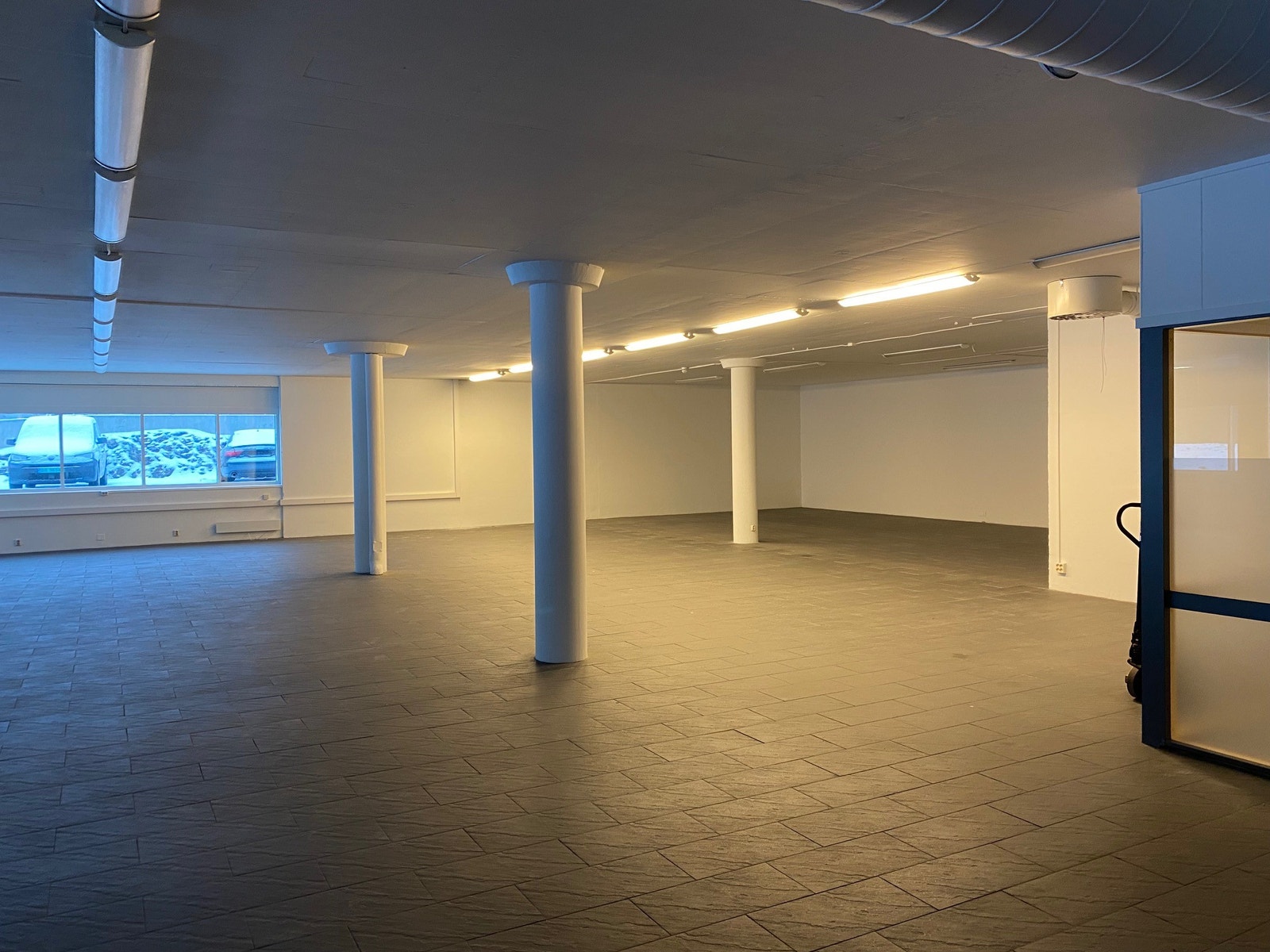 Åpne lokaler. 3m takhøyde Galleribilde