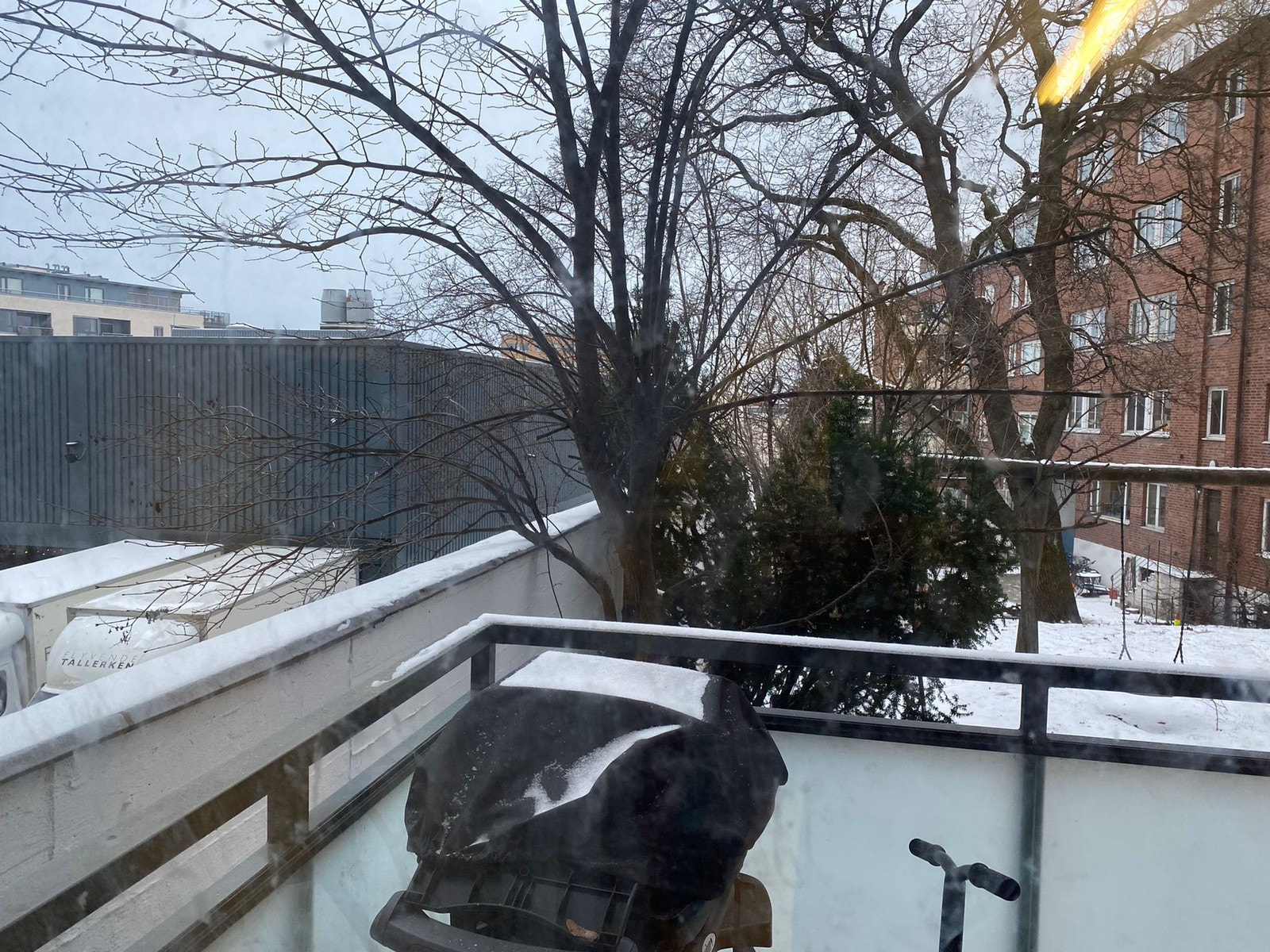 Utsikt fra balkong Galleribilde