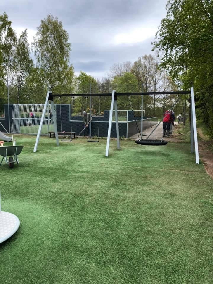 Flott og hyggelig felles lekeplass Galleribilde