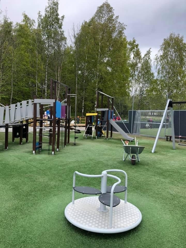 Flott og hyggelig felles lekeplass Galleribilde