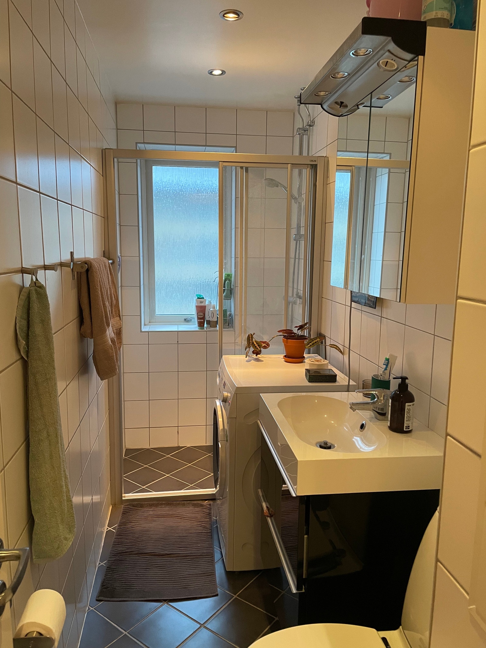 Bad med vaskemaskin Galleribilde