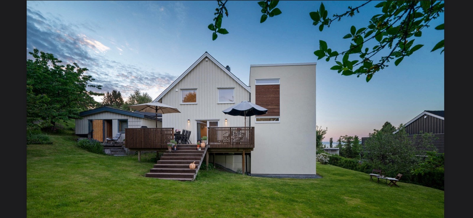 Utleie til Venstre i bildet med uteplass og tilgang til hage Galleribilde