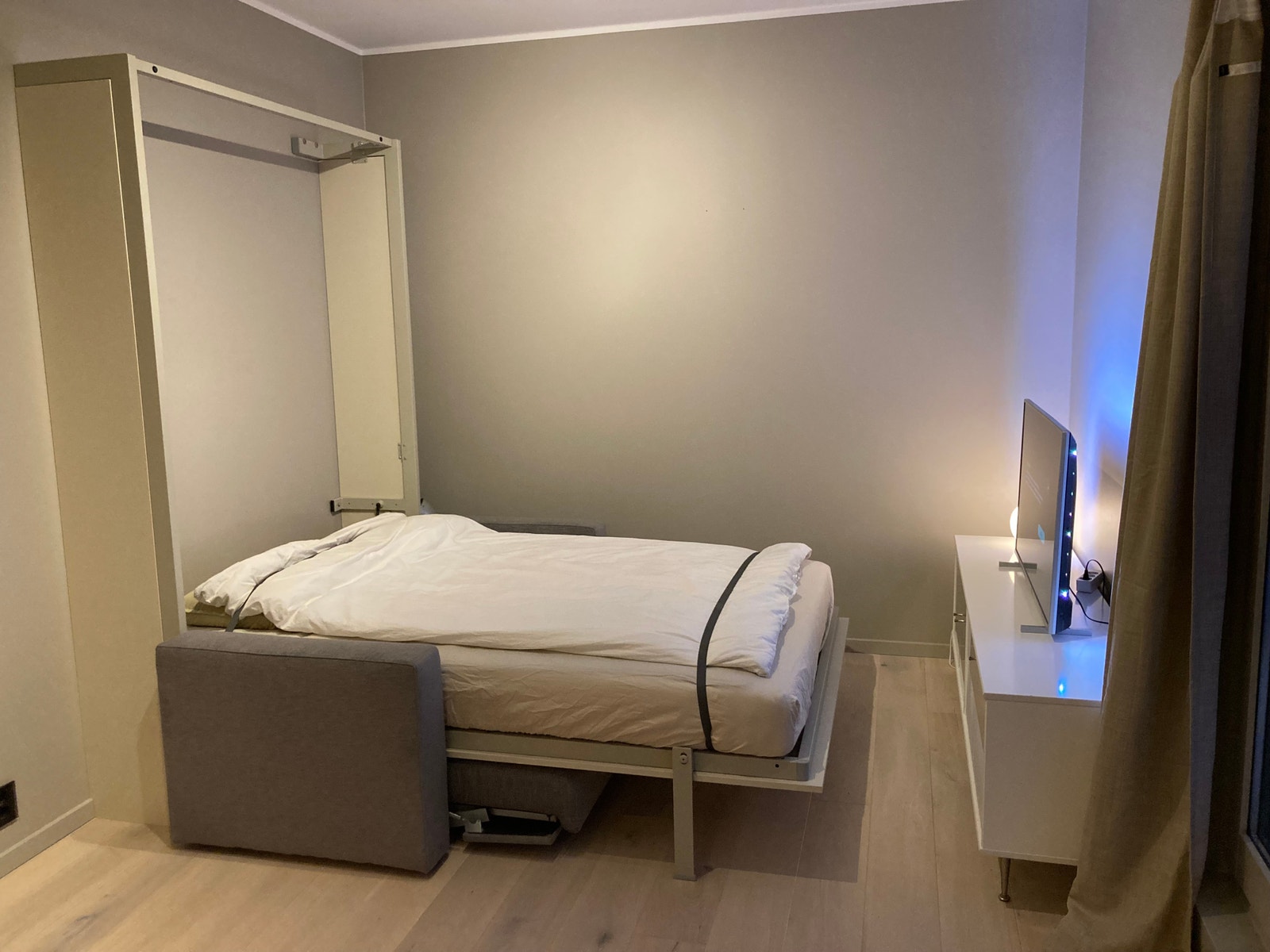 Skapseng med integrert sofa Galleribilde