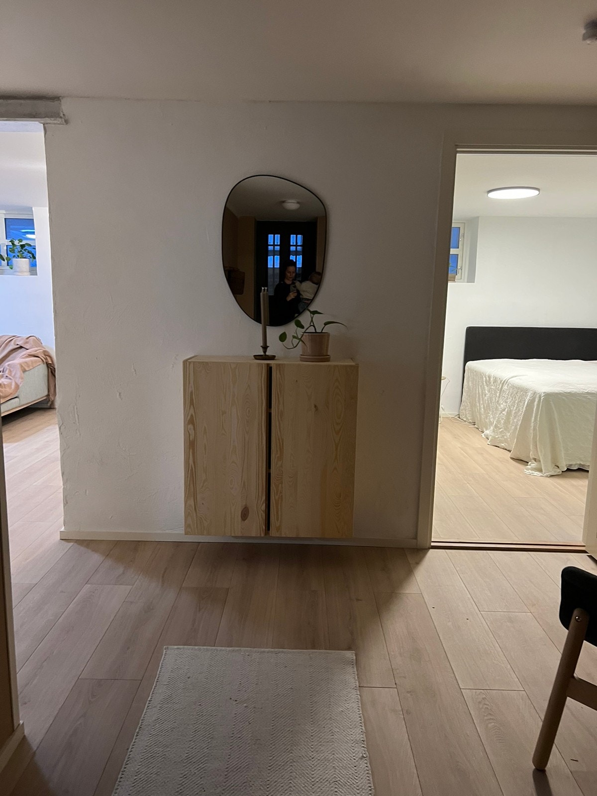 Entre og stort soverom Galleribilde