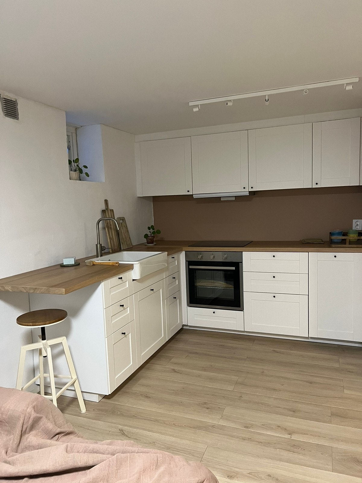 Nytt kjøkken med oppvaskmaskin Galleribilde