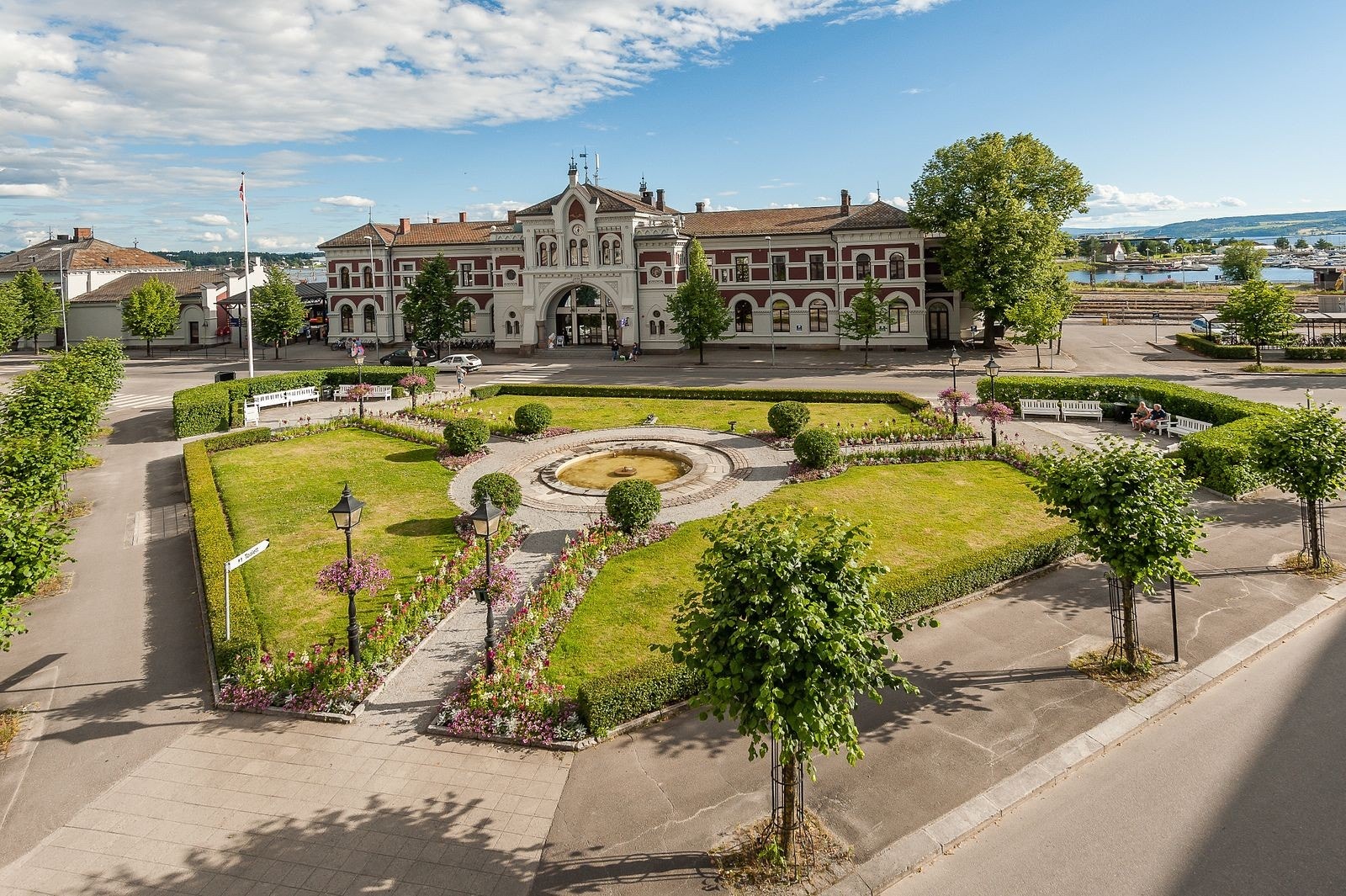 Togturen til Hamar stasjon tar deg 8 minutter. Galleribilde